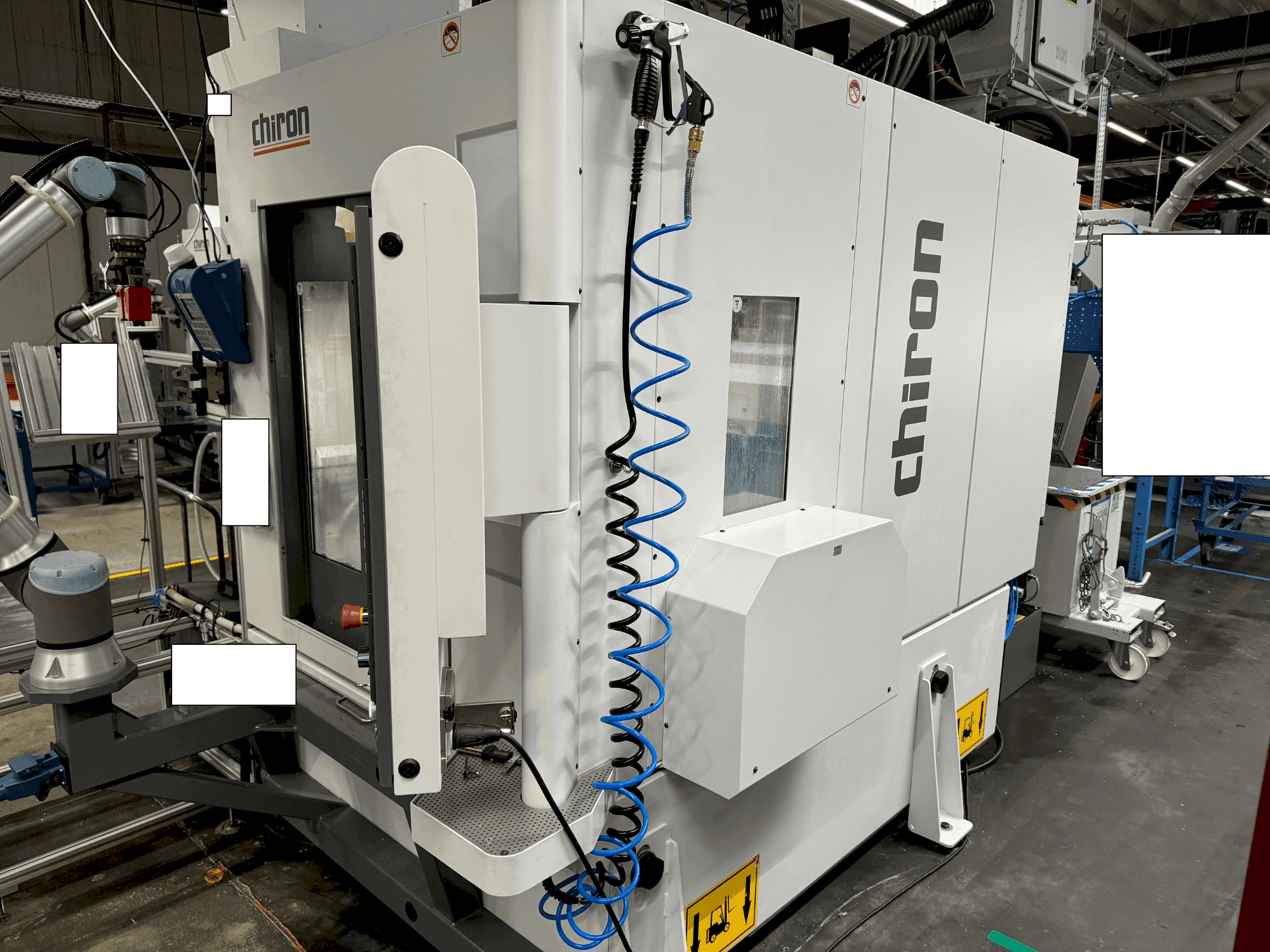 Frontansicht der CHIRON FZ12 FX Maschine