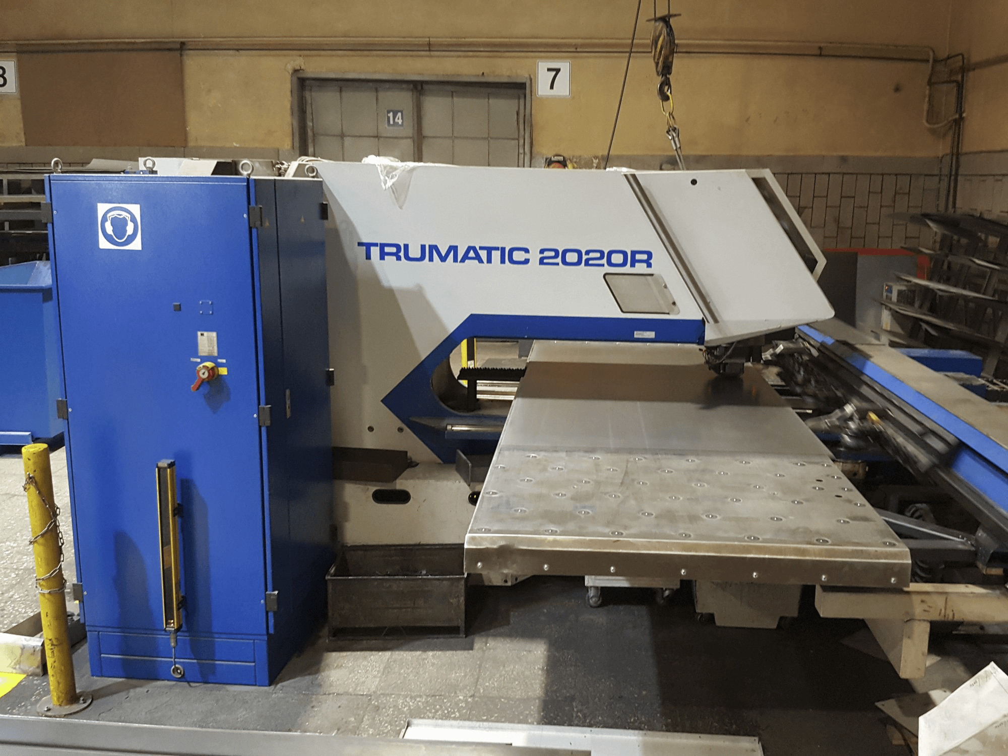 Frontansicht der Trumpf Trumatic 2020R Maschine
