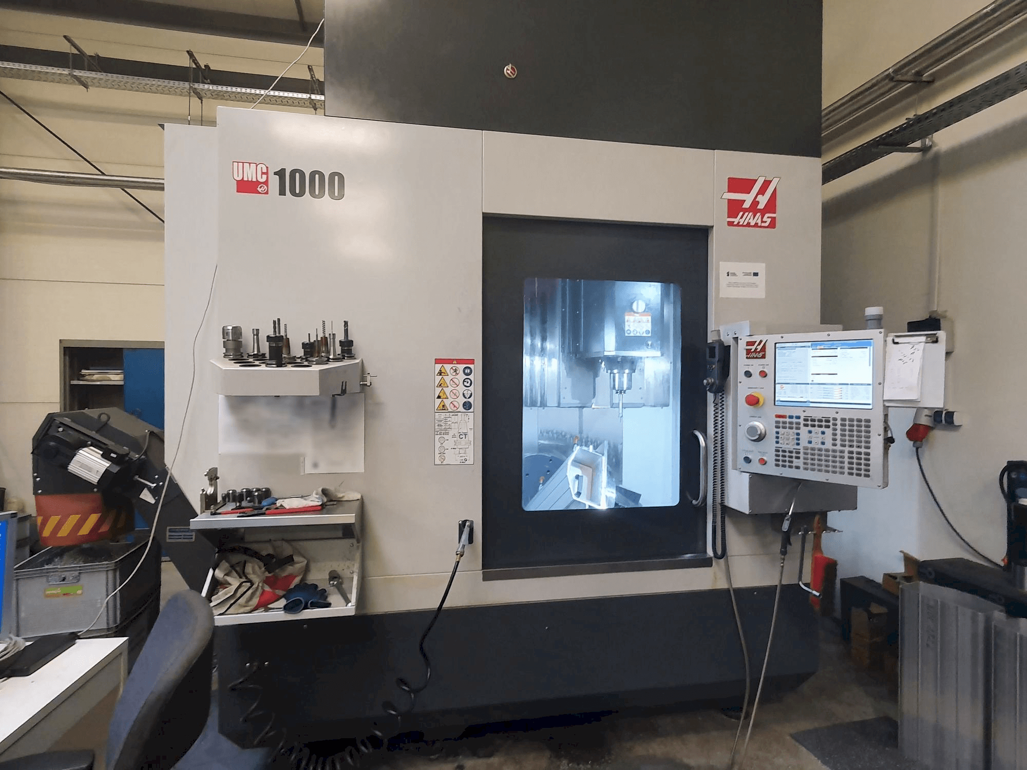 Front view of HAAS UMC-1000 machine