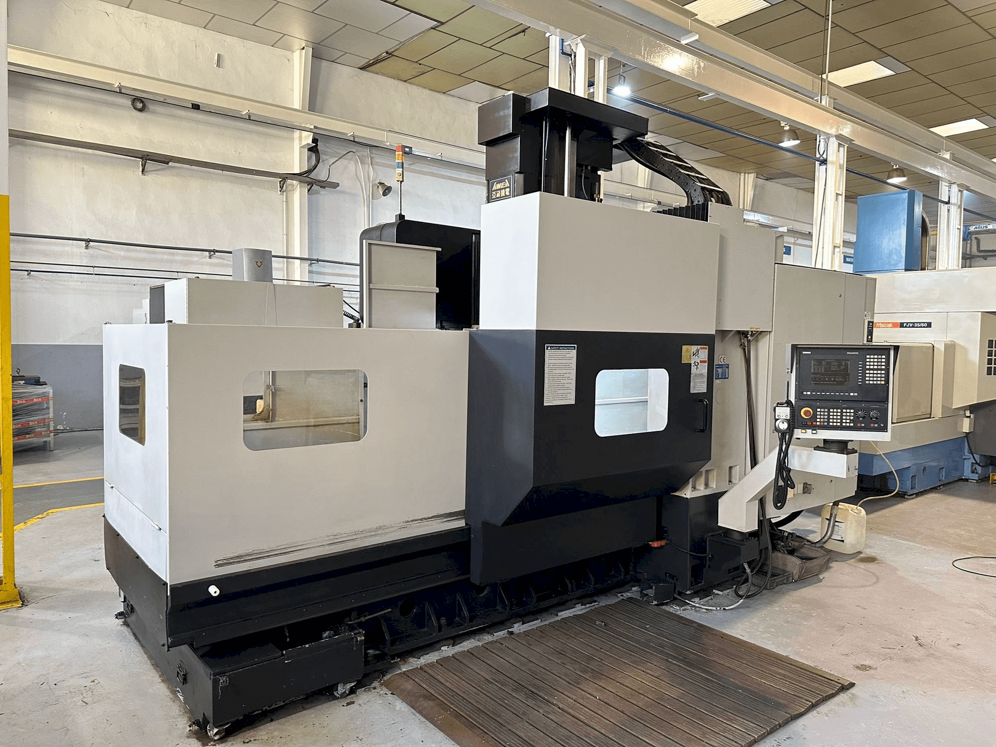 Frontansicht der AWEA VP2012 Maschine