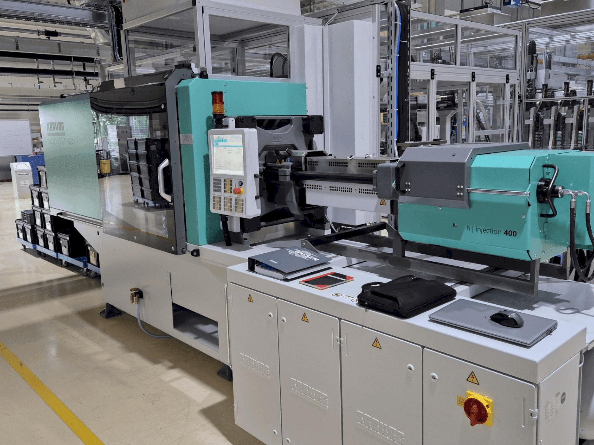 Frontansicht der Arburg Allrounder 520S 1600-400 Maschine