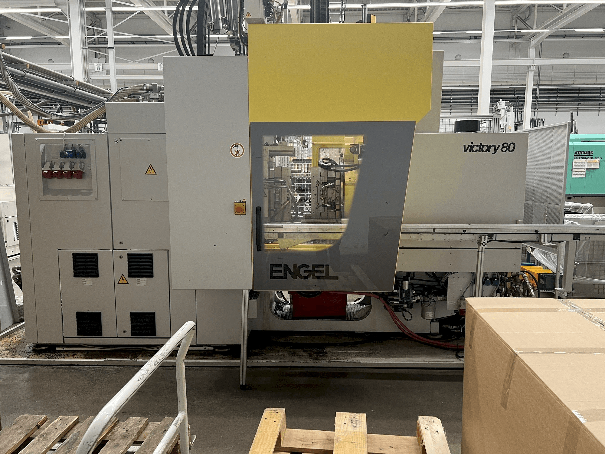 Front view of Engel VC 330H/80V/80CO machine