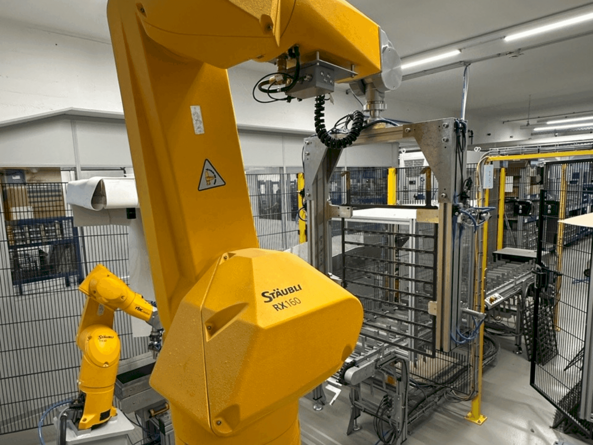 Frontansicht der STAUBLI RX160 Maschine