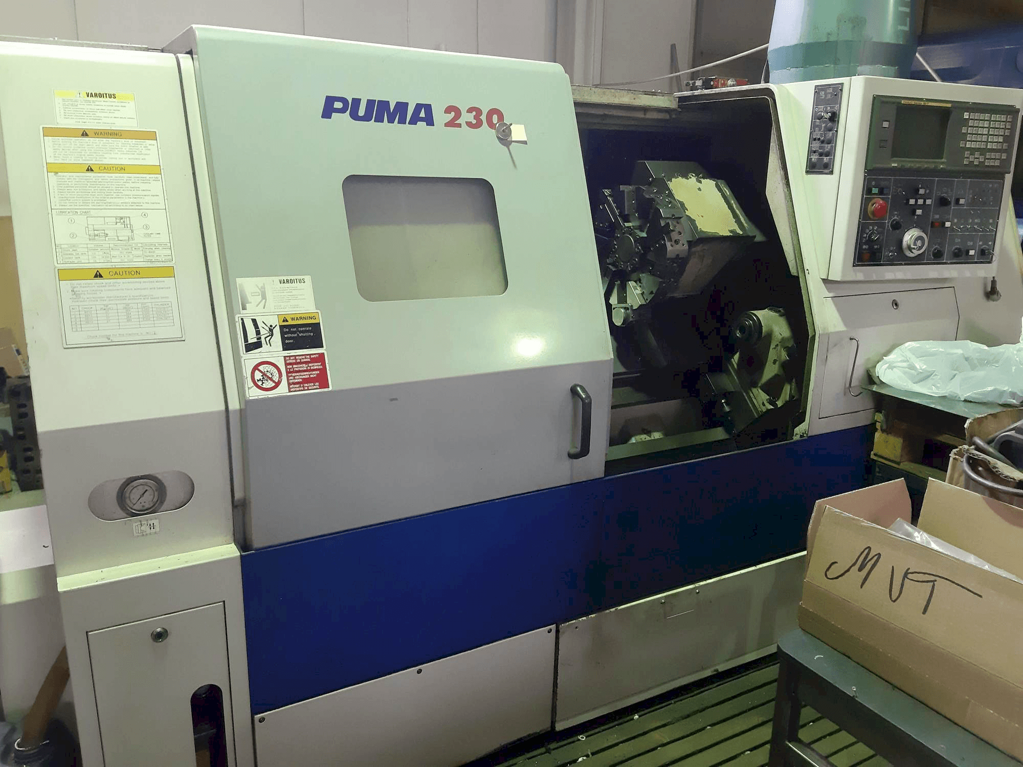 Frontansicht der DAEWOO PUMA 230 Maschine