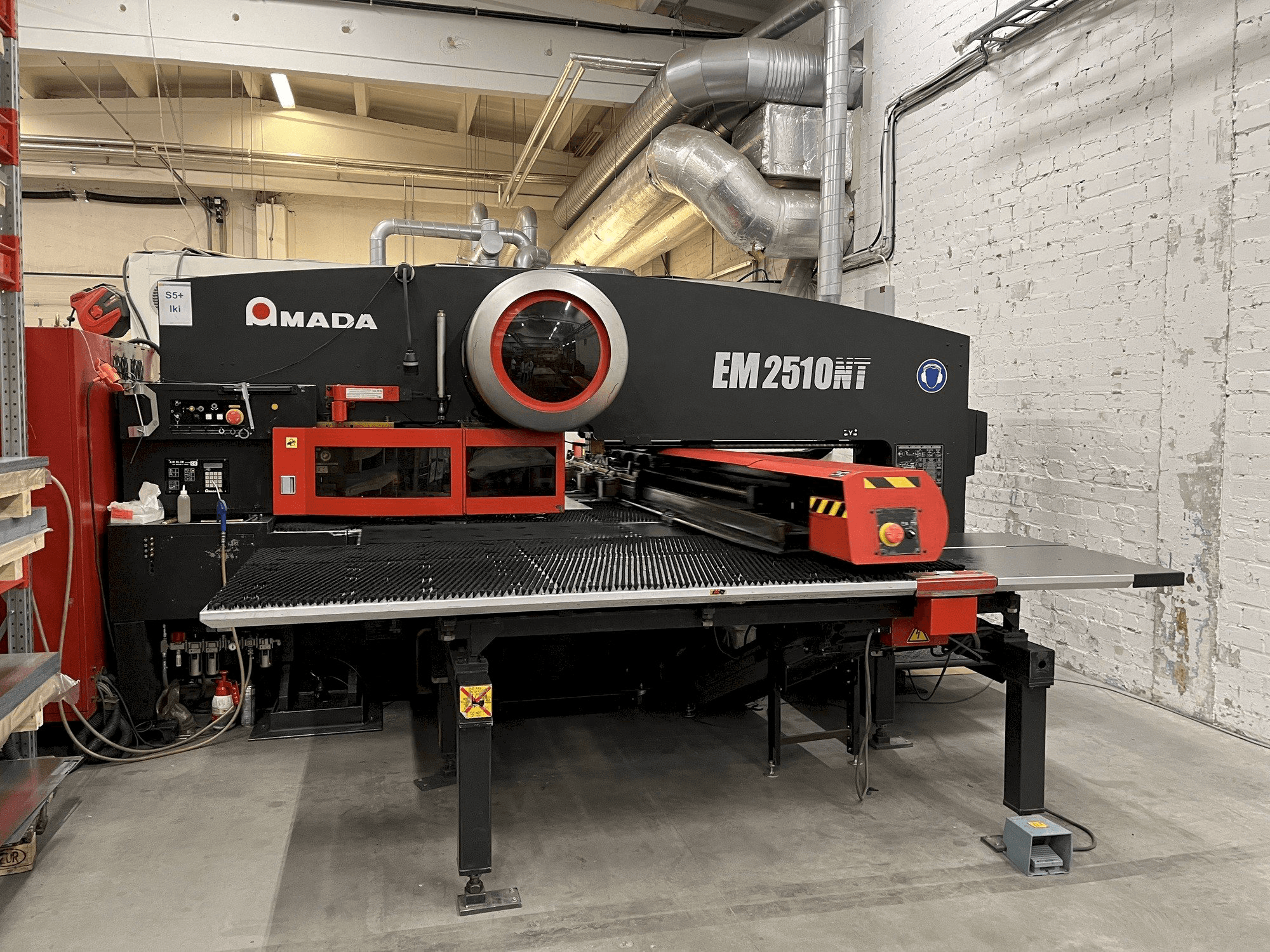 Front view of AMADA EM2510NT machine