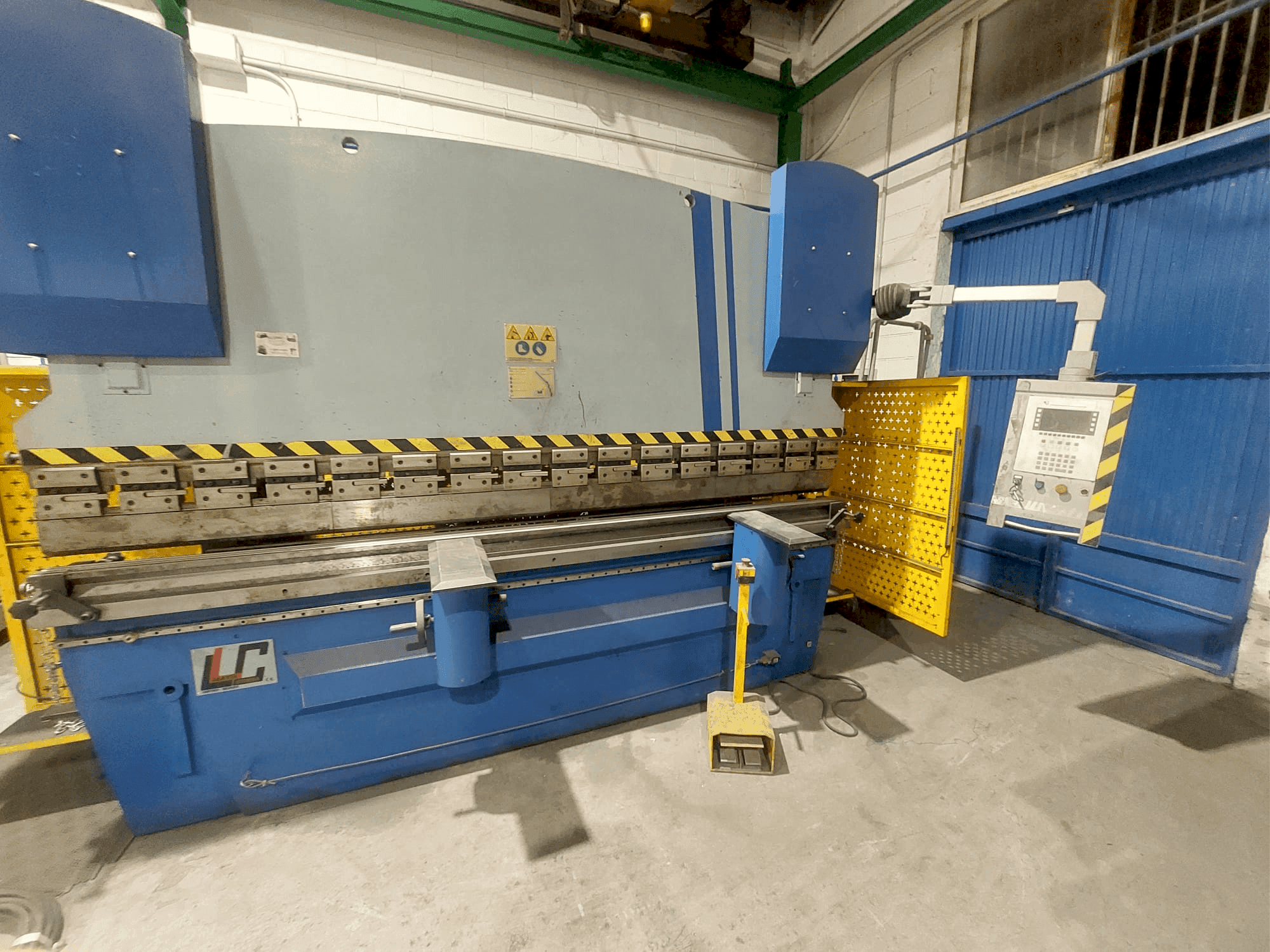 Frontansicht der FEYSAMA LLC PH 125/3200 Maschine