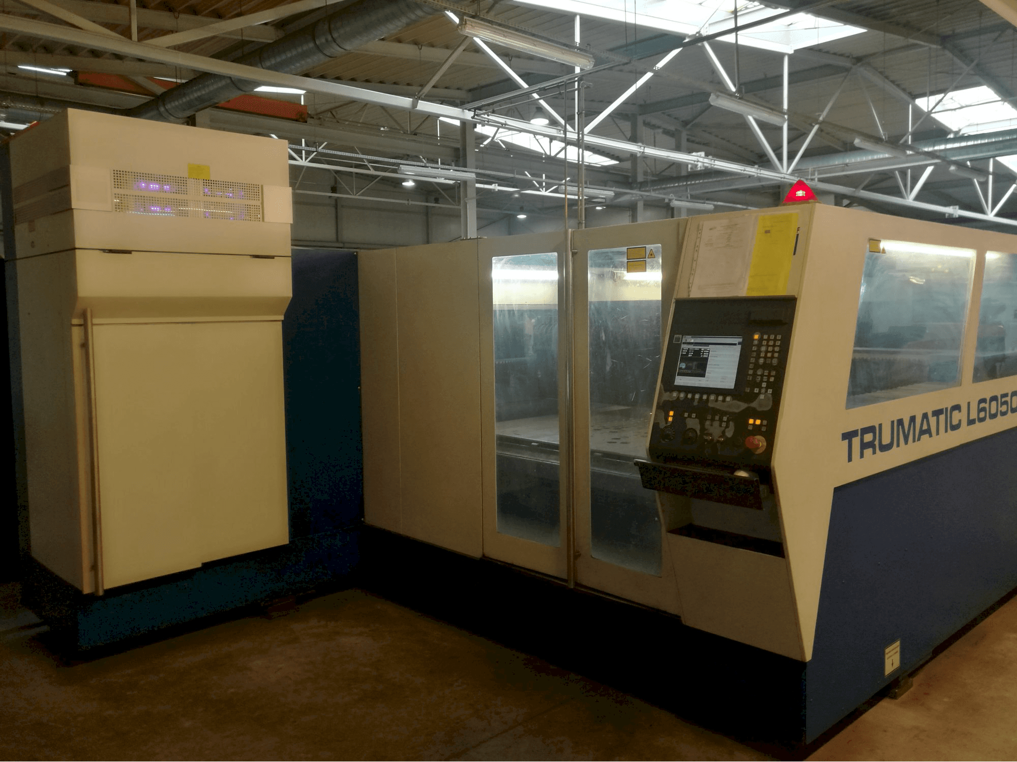 Rechte Ansicht der Trumpf Trumatic L 6050 Maschine