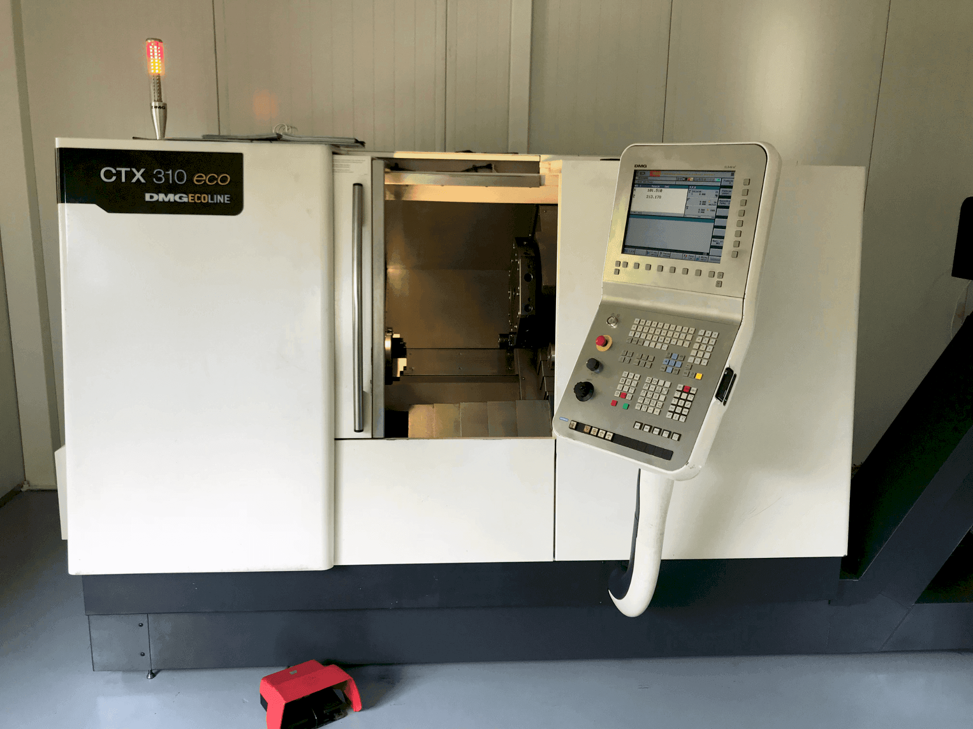 Frontansicht der DMG CTX 310 ecoline Maschine