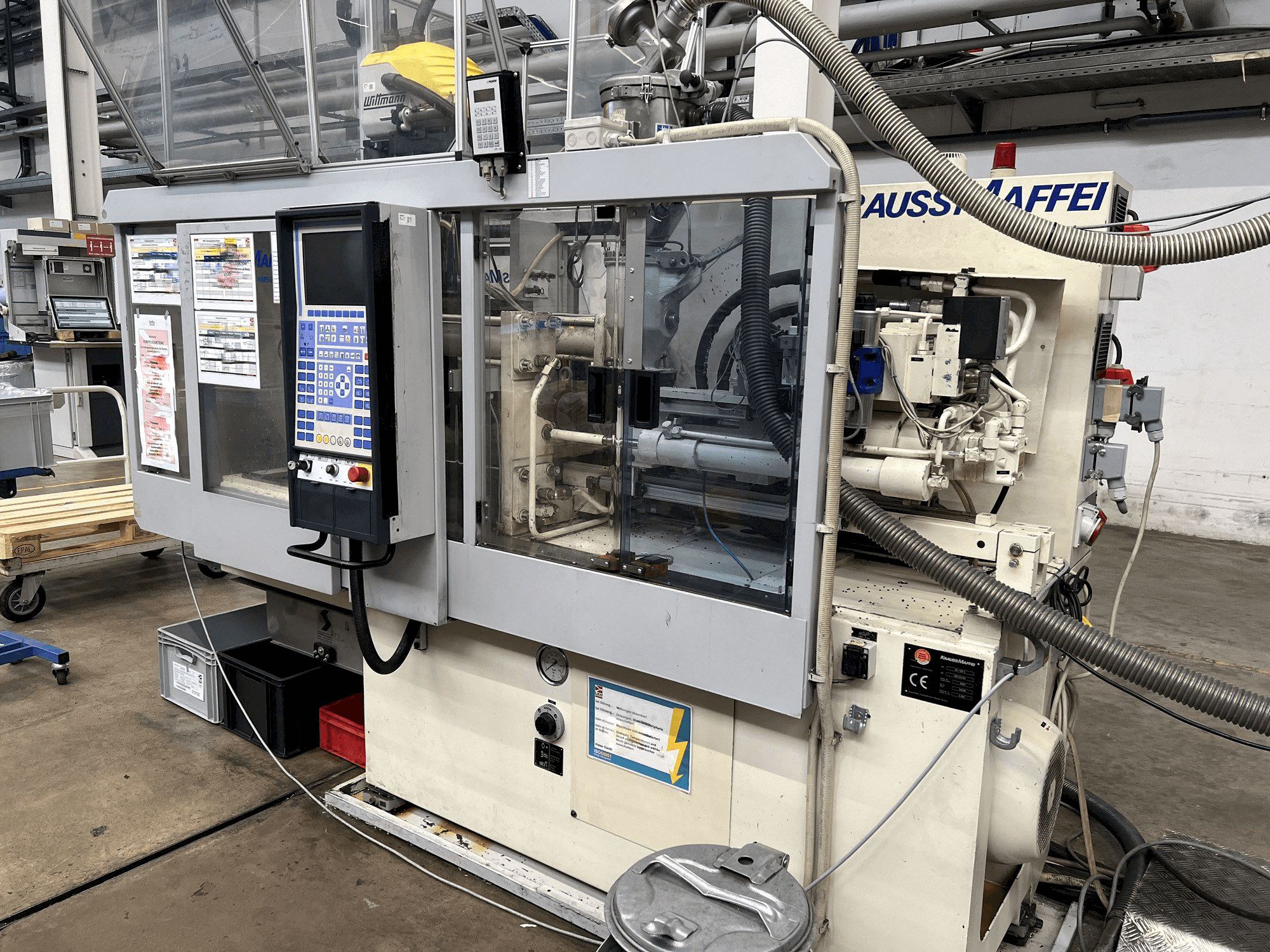 Frontansicht der Krauss Maffei KM 50-125 C1 Maschine