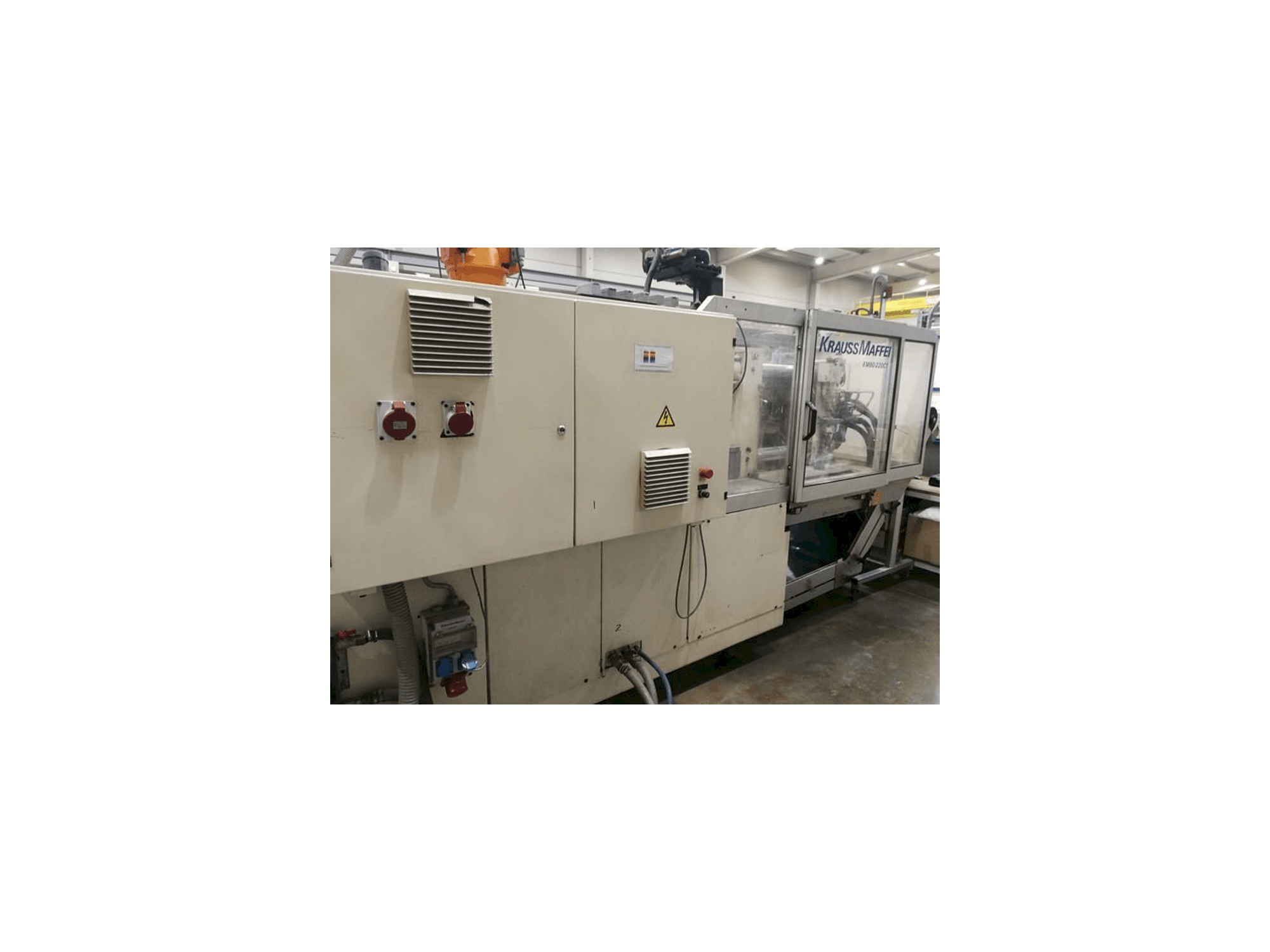 Frontansicht der Krauss Maffei 80/220 C1 Maschine