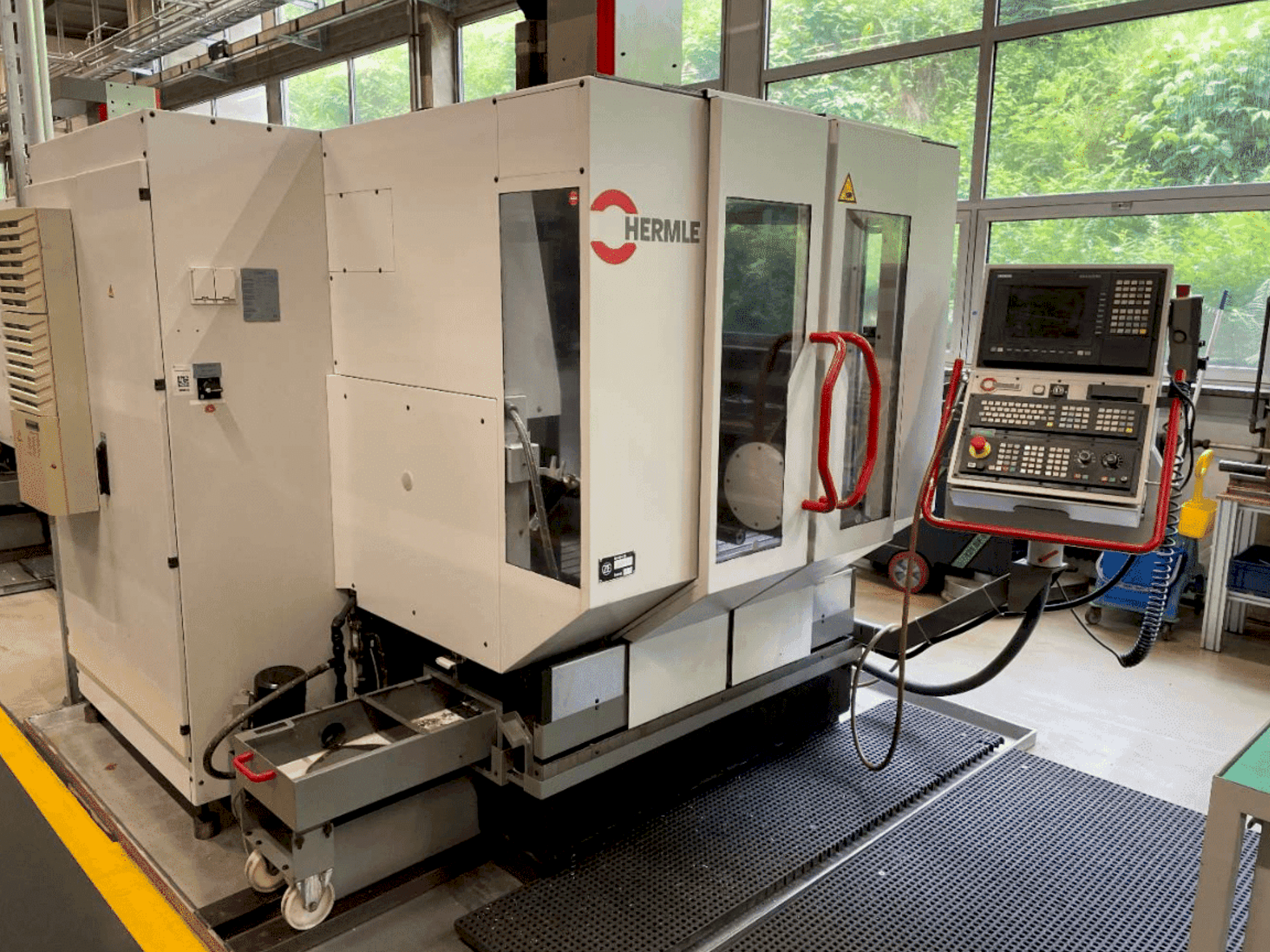 Frontansicht der HERMLE C600V Maschine