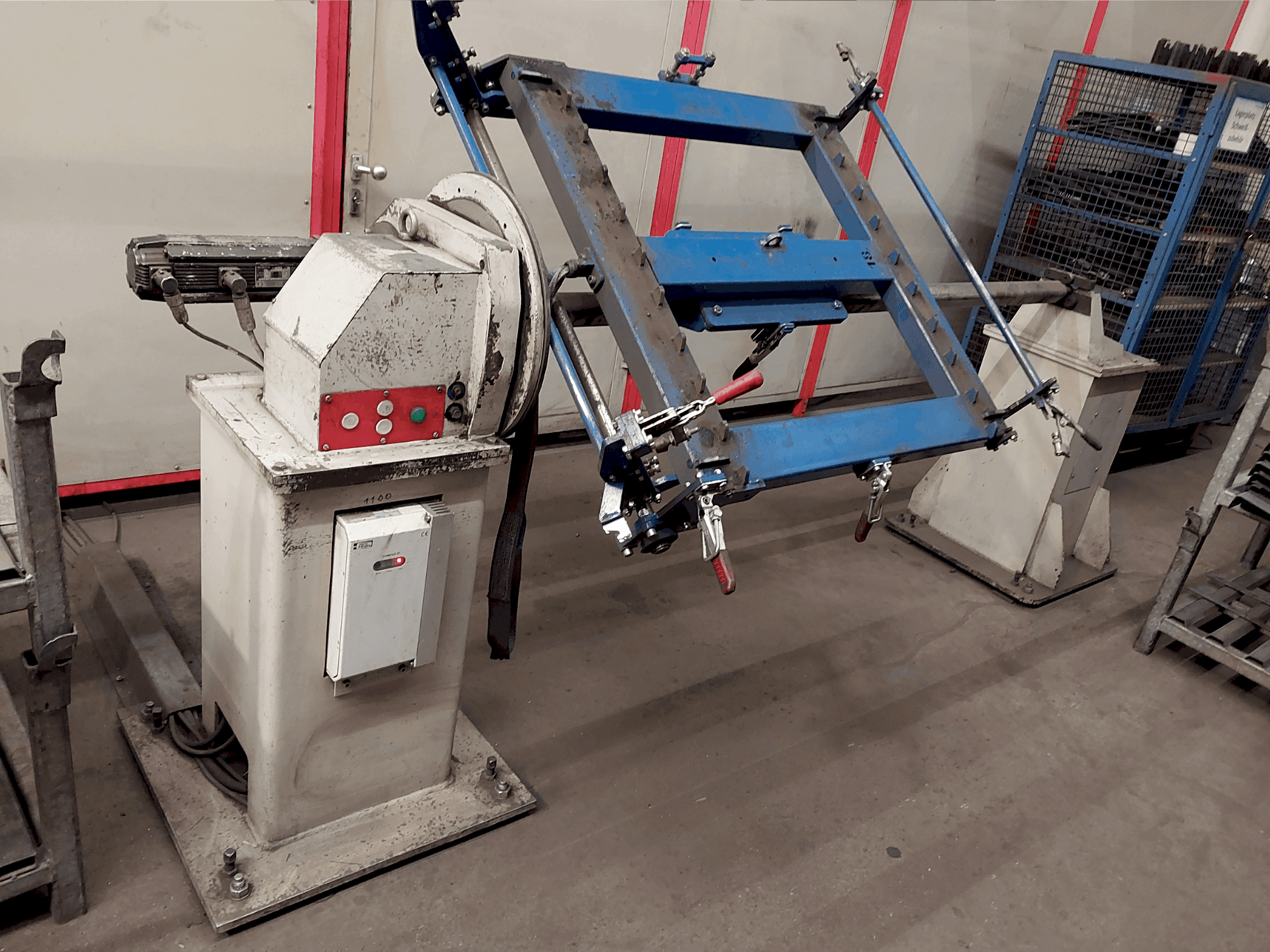 Frontansicht der IGM Welding Robot System Maschine