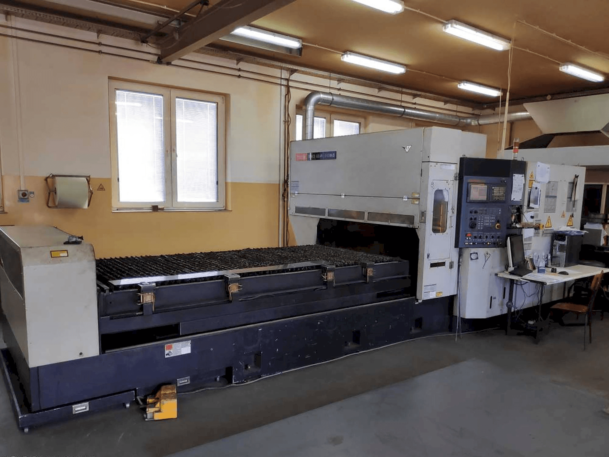 Frontansicht der Mazak Space Gear 510 Mk II Maschine