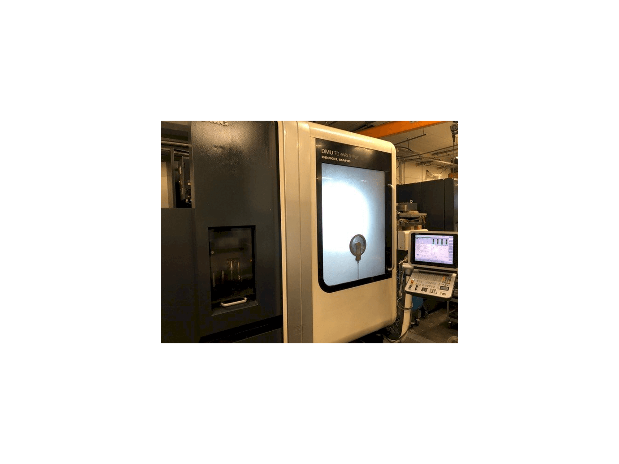 Frontansicht der DECKEL MAHO DMU 70 eVo Linear Maschine