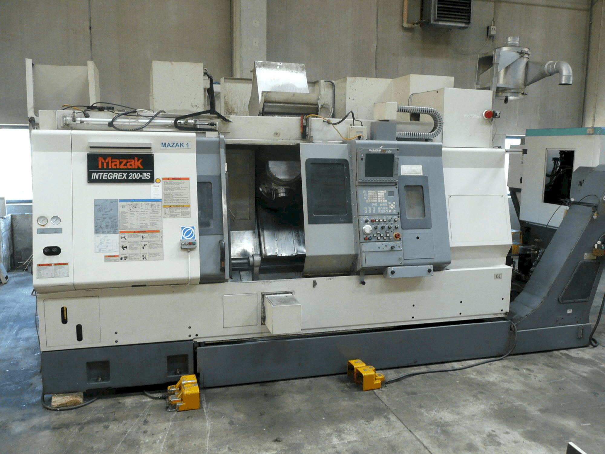 Frontansicht der Mazak INTEGREX 200-IIIS Maschine