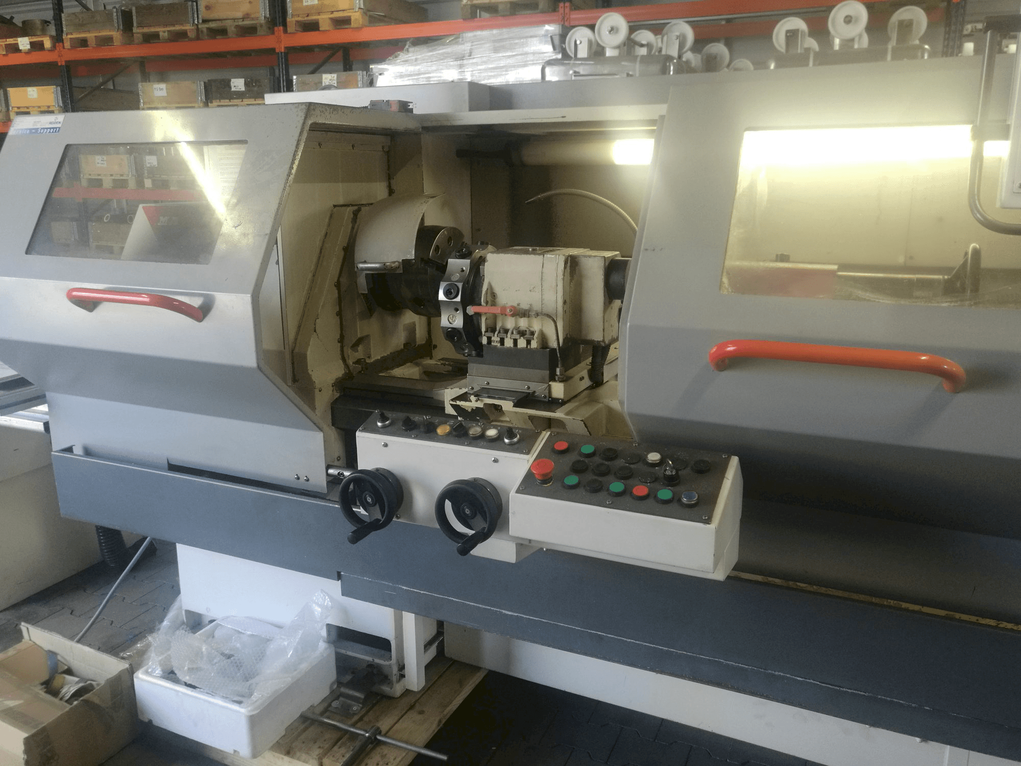 Frontansicht der KOVOSVIT MAS MT 54 CNC Maschine