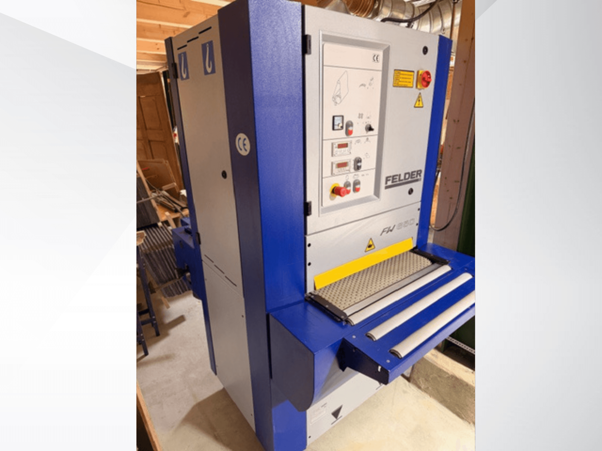 Felder FH 930 Hobelmaschine, Frontansicht, mit Bedienfeld, Sicherheitseinrichtungen und Ein- und Auszugswalzen sichtbar.