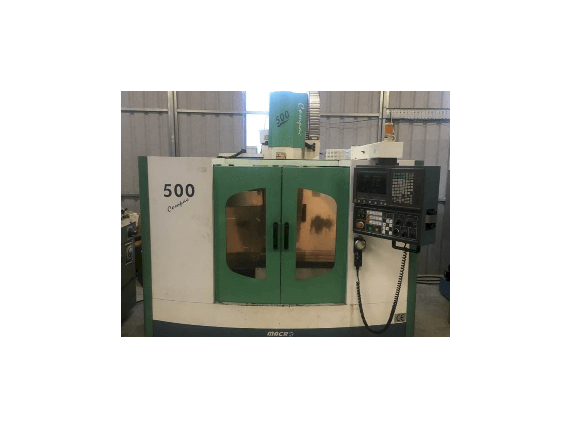 Frontansicht der Macro Micro Tech Compac 500 Maschine