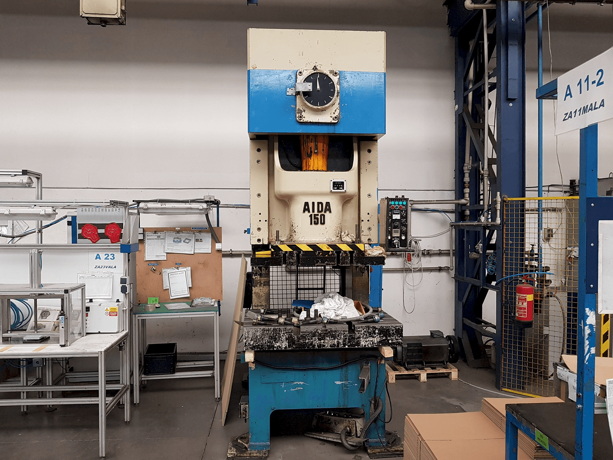 Frontansicht der AIDA NC1-150 Maschine