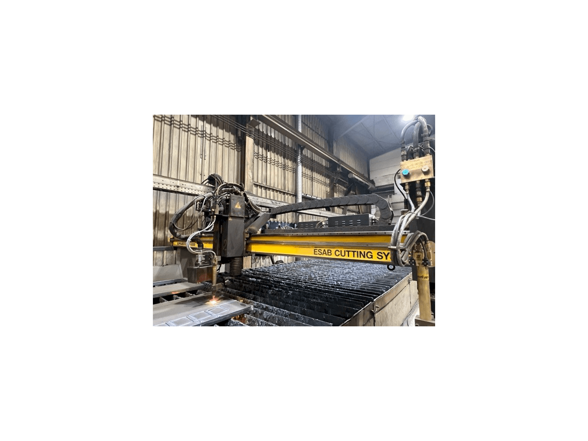 Frontansicht der ESAB SXE-P14500 SUPRAREX Maschine