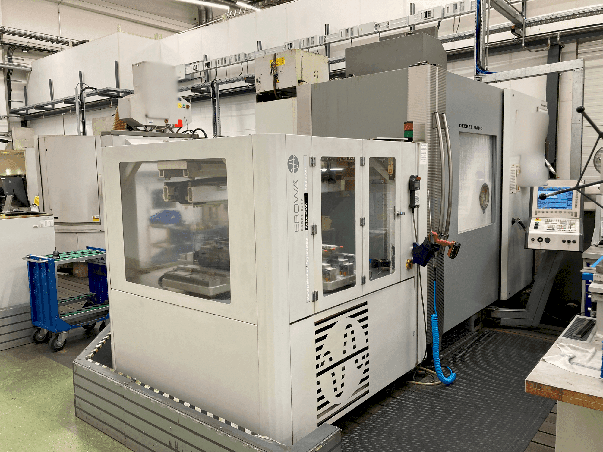 Frontansicht der DECKEL DMC 75V linear Maschine