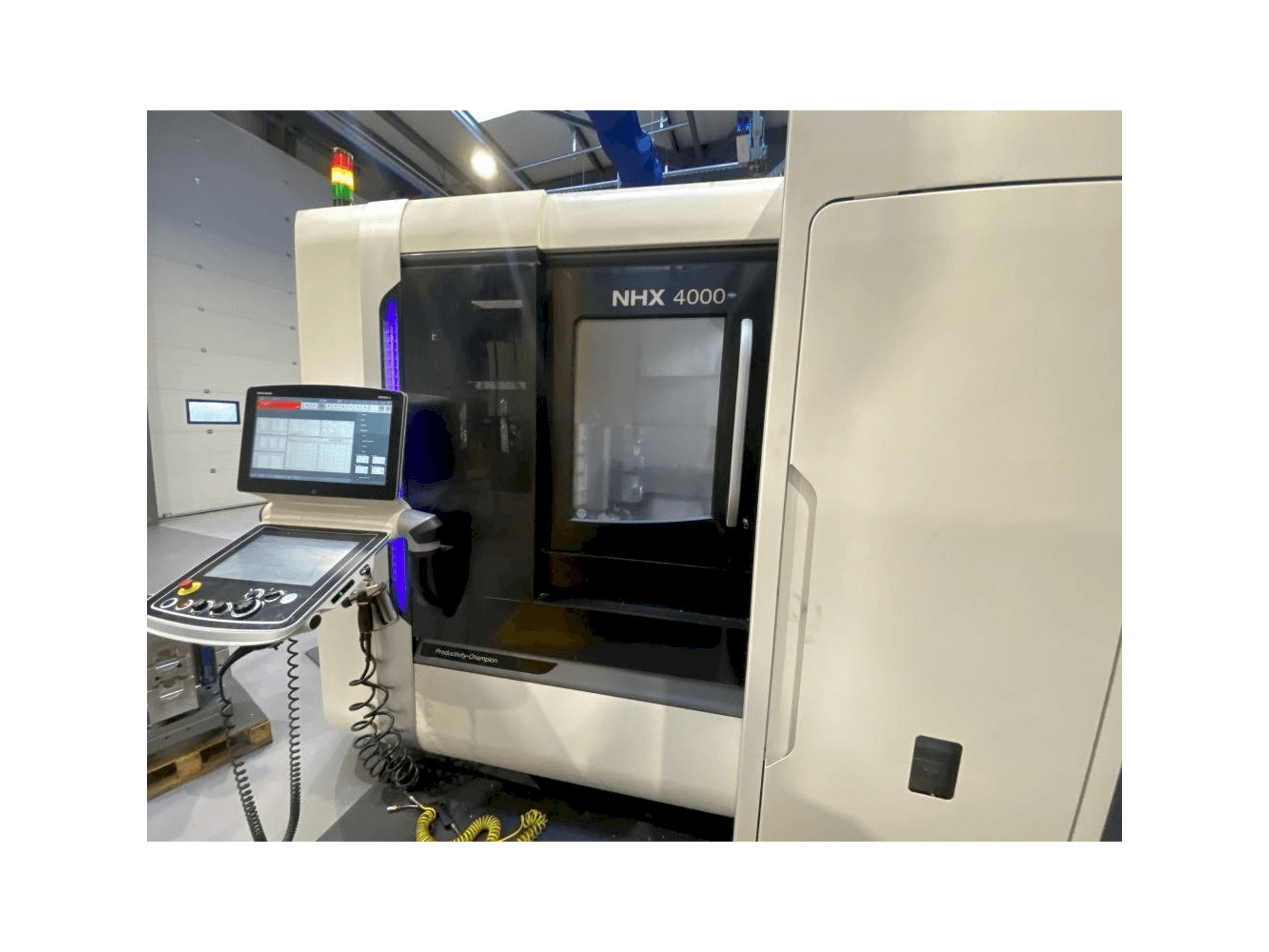 Frontansicht der DMG MORI NHX 4000 Maschine