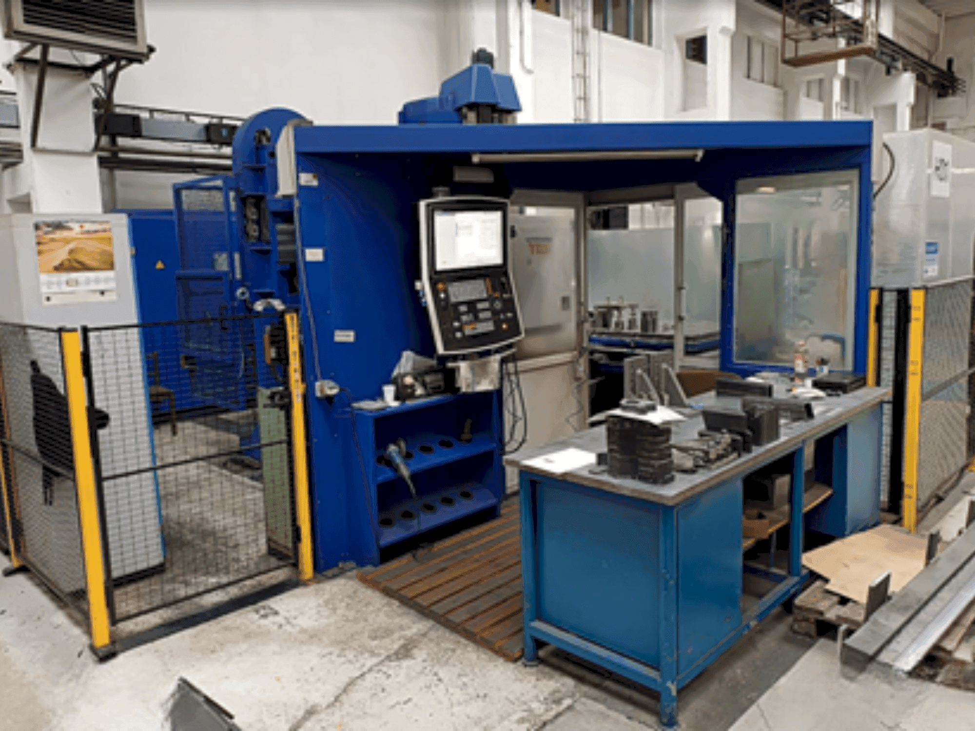 Frontansicht der TOS Varnsdorf WHQ 10 CNC Maschine