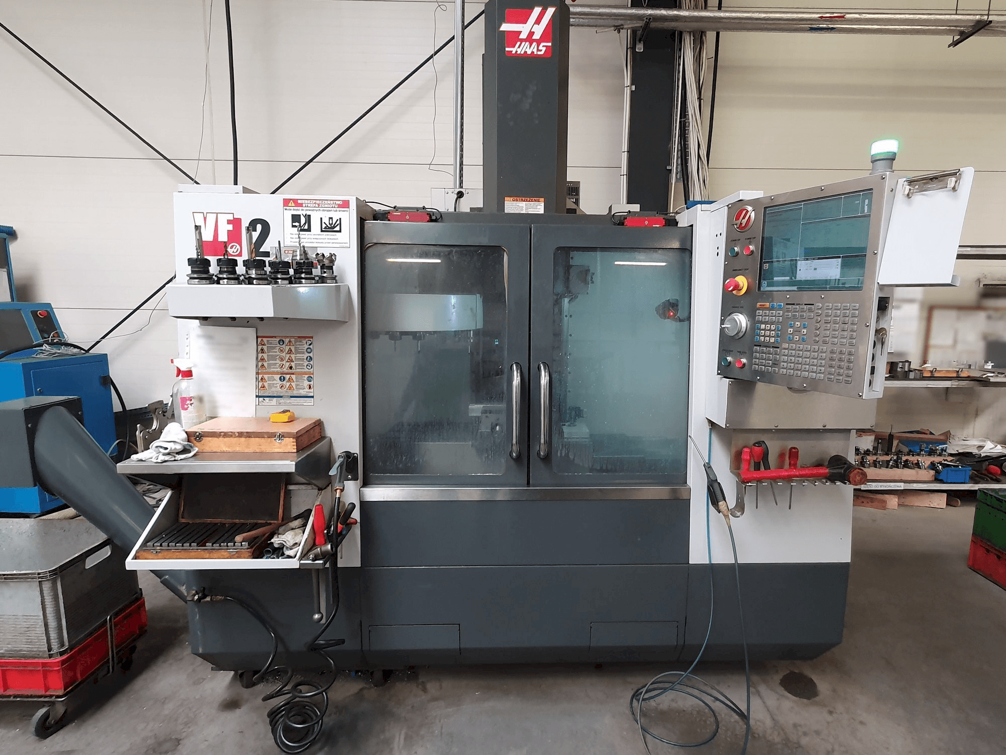 Frontansicht der HAAS VF-2 Maschine