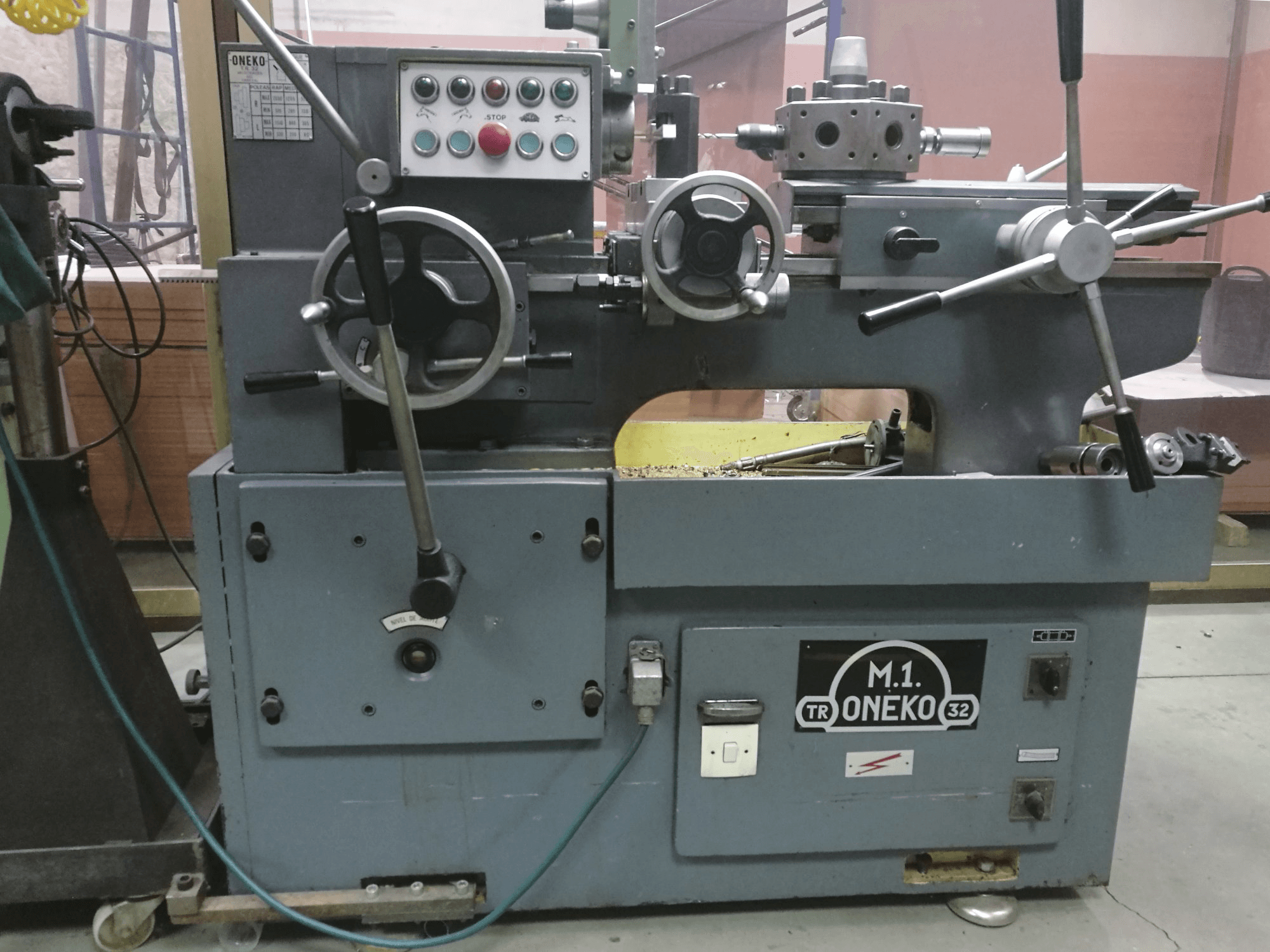 Frontansicht der ONEKO 32 Maschine