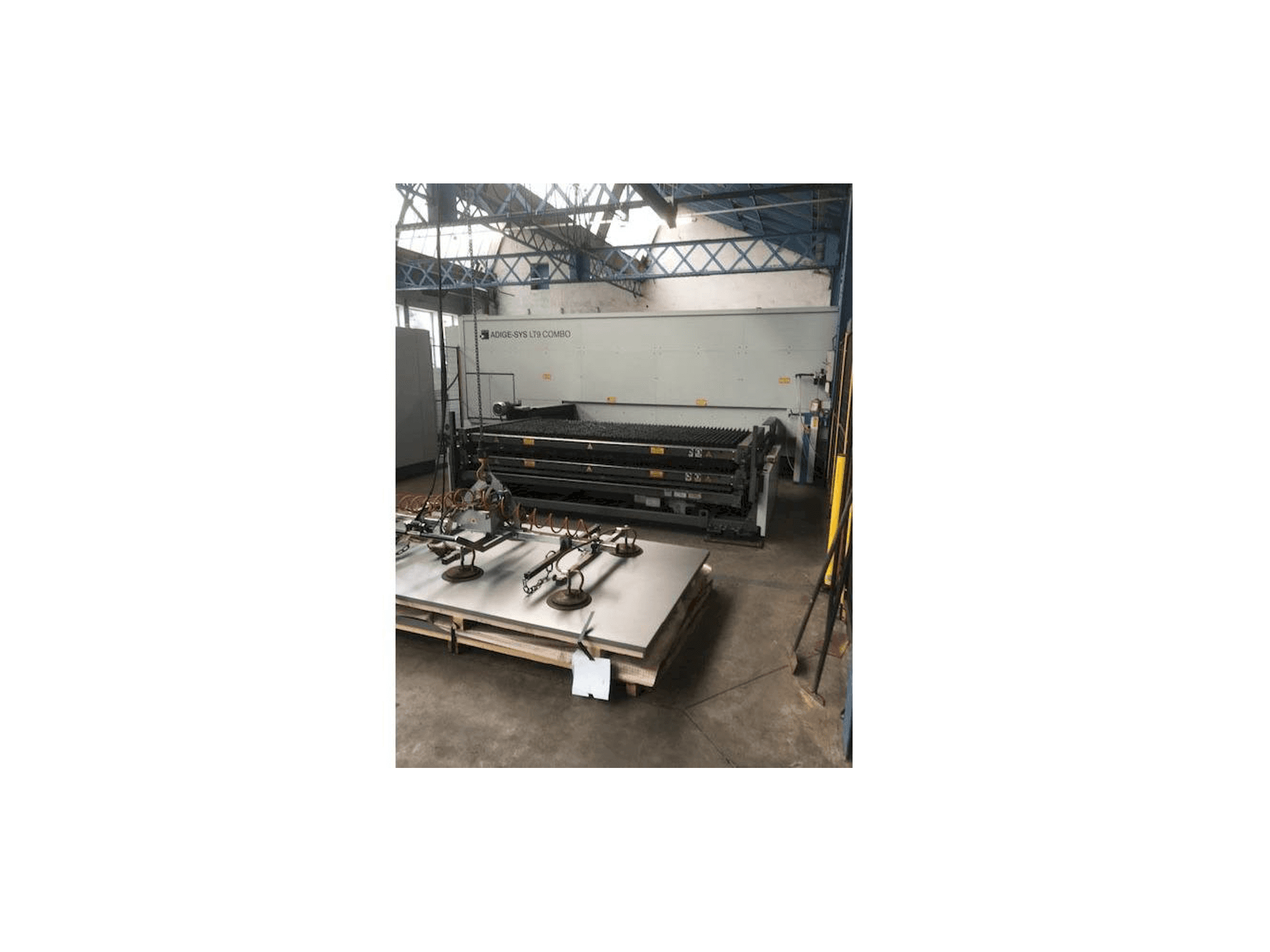 Frontansicht der BLM Adige-Sys LT9 Combo Maschine