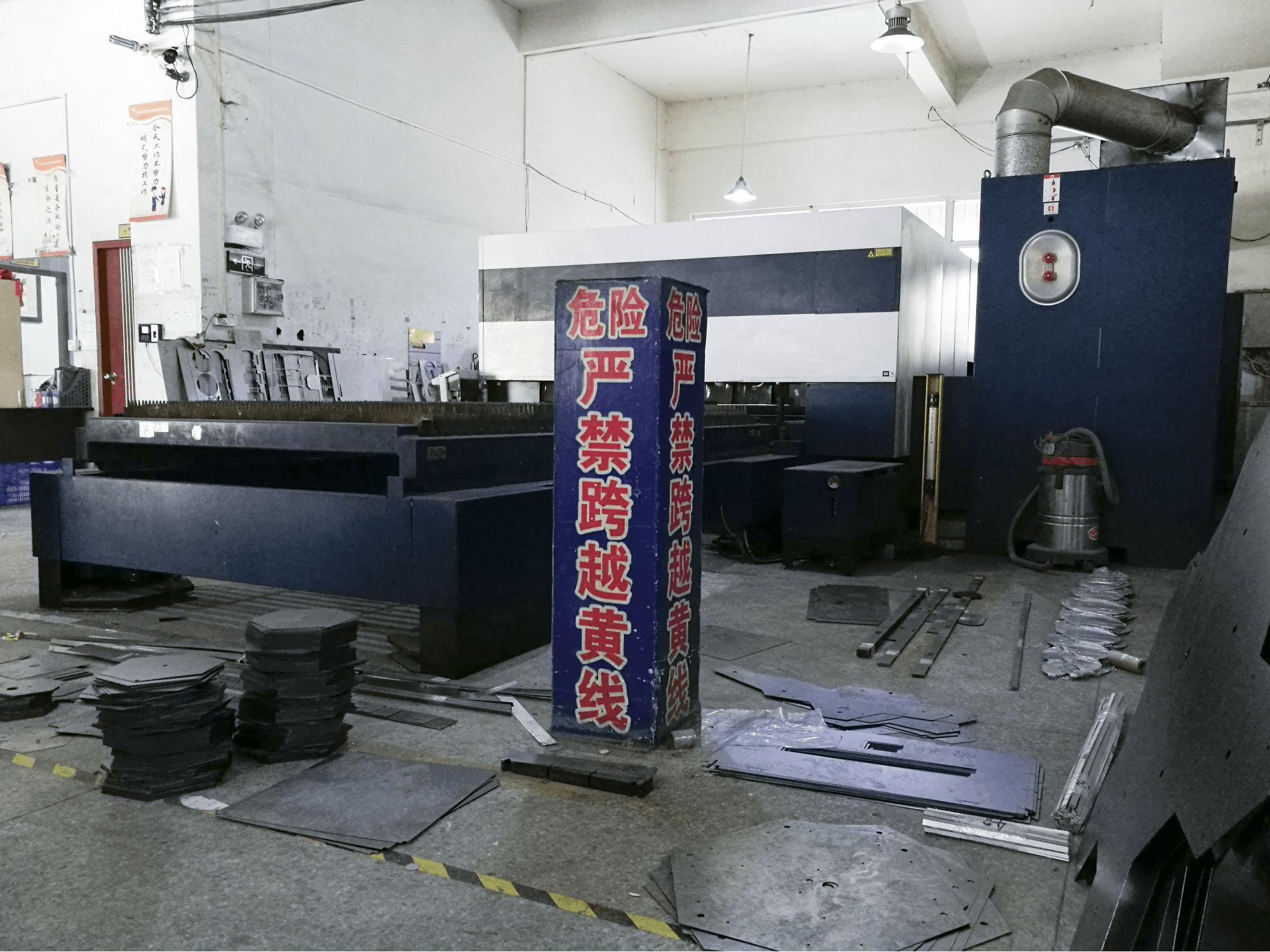 Rechte Tischansicht der Trumpf TruLaser 3030 Maschine