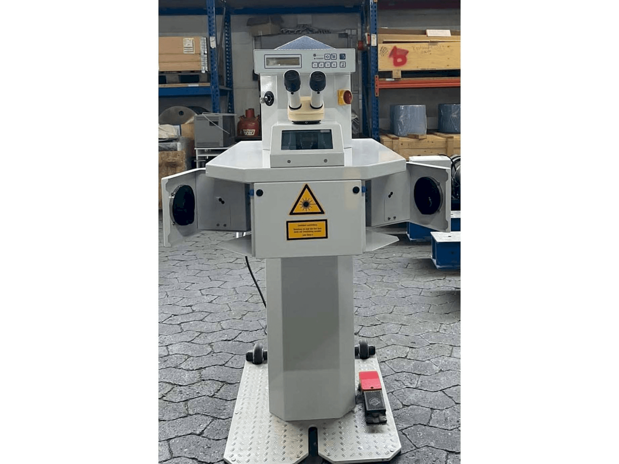 Frontansicht der ALPHA LASER ALO 30 Maschine