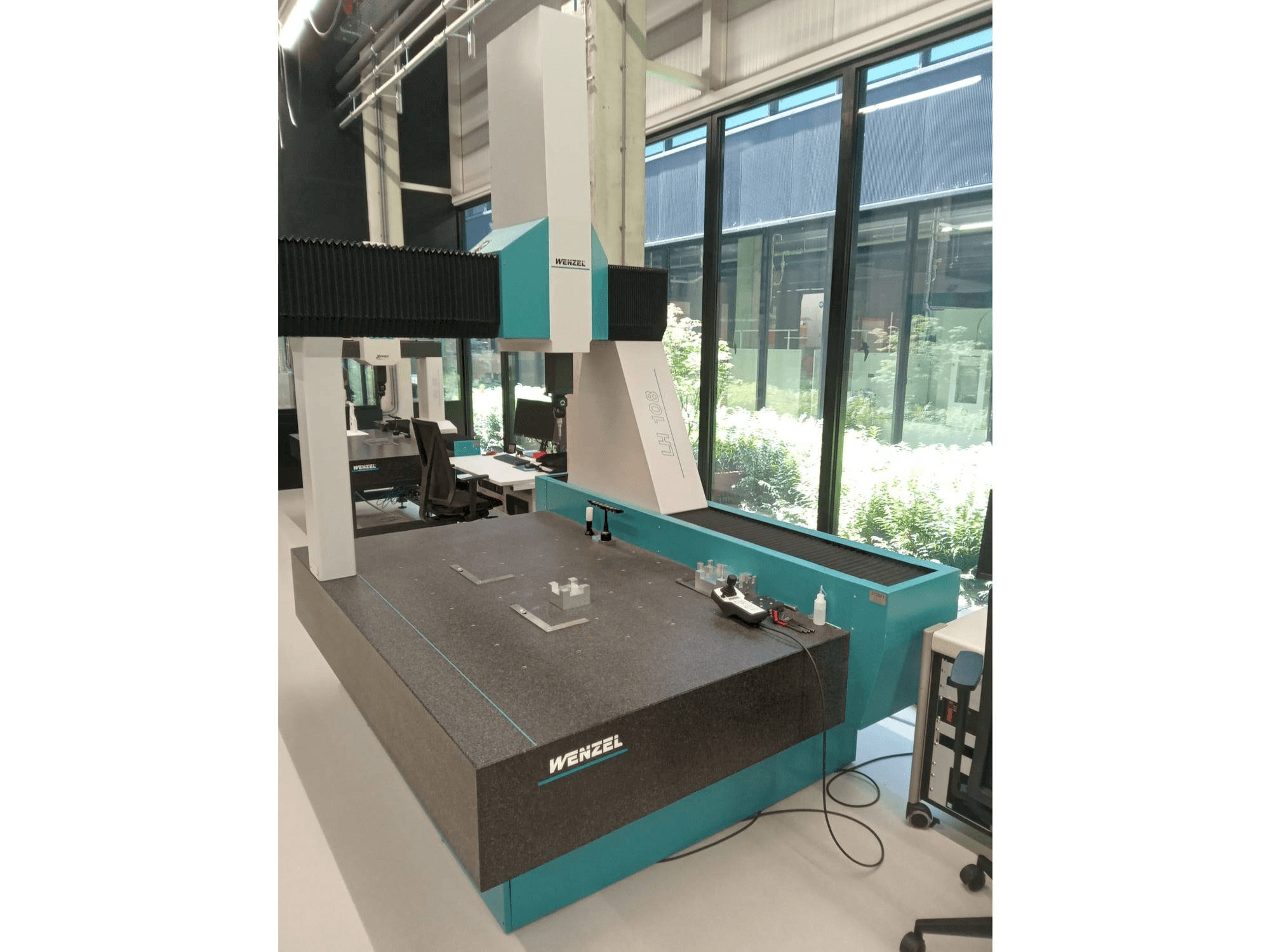 Frontansicht der Wenzel LH-108 Maschine