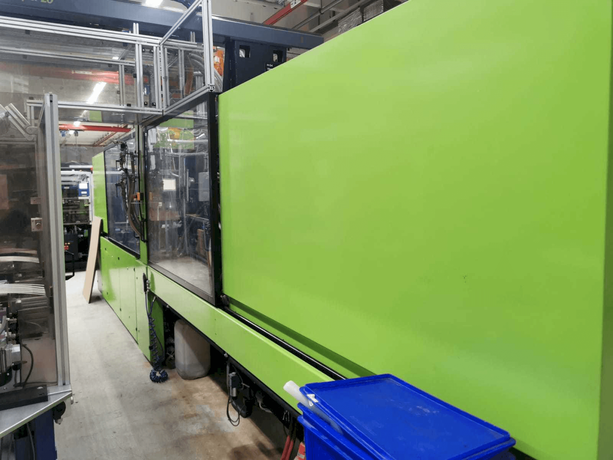 Rechte Seitenansicht der Engel ES 1800/400 HL Maschine