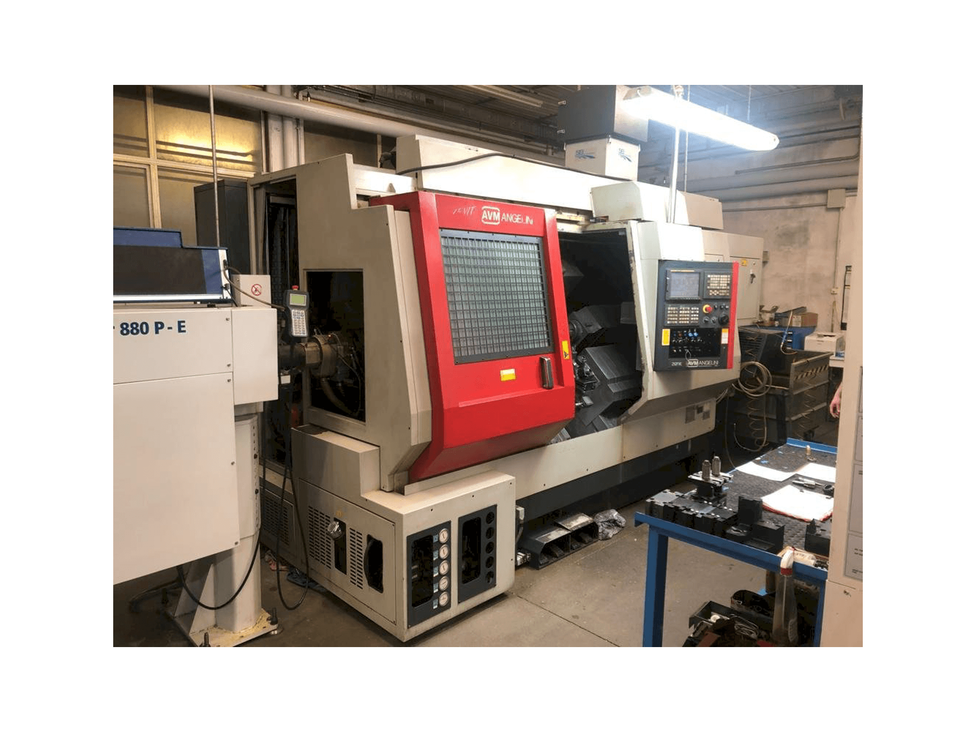 Frontansicht der AVM Angelini Zenit Maschine