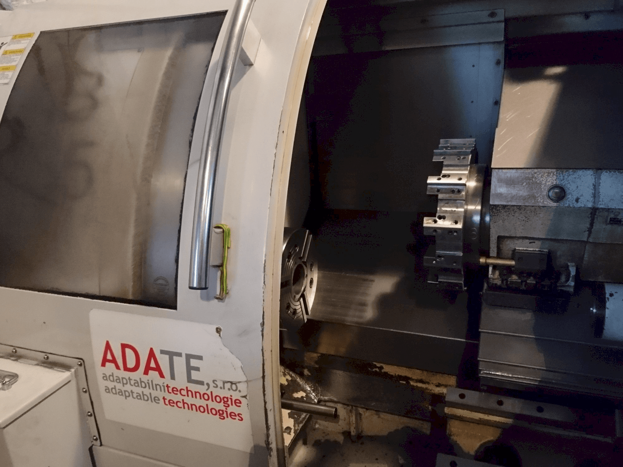 Frontansicht der MICROCUT LT-65 Maschine