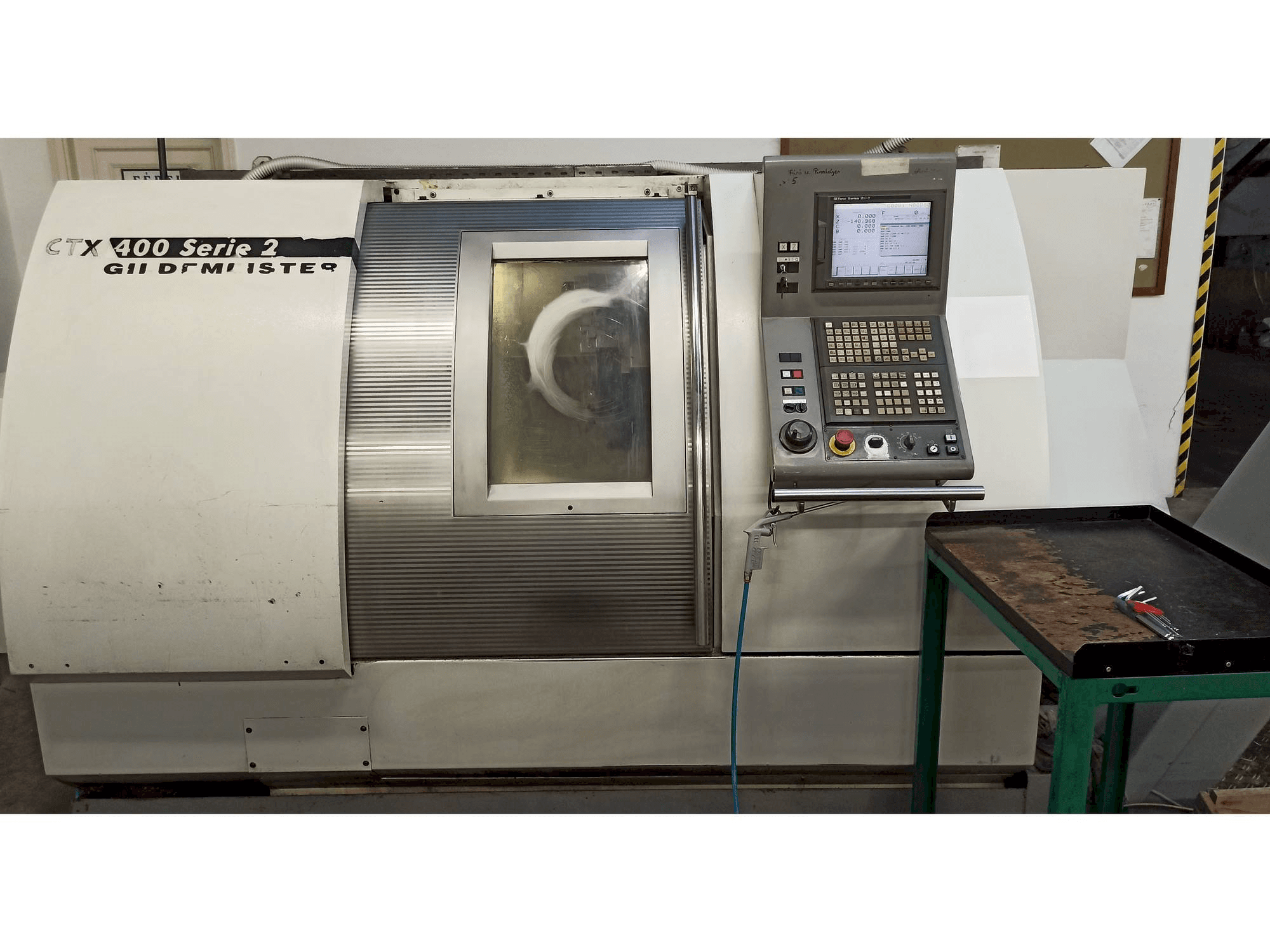Frontansicht der Gildemeister CTX 400 S2 Maschine