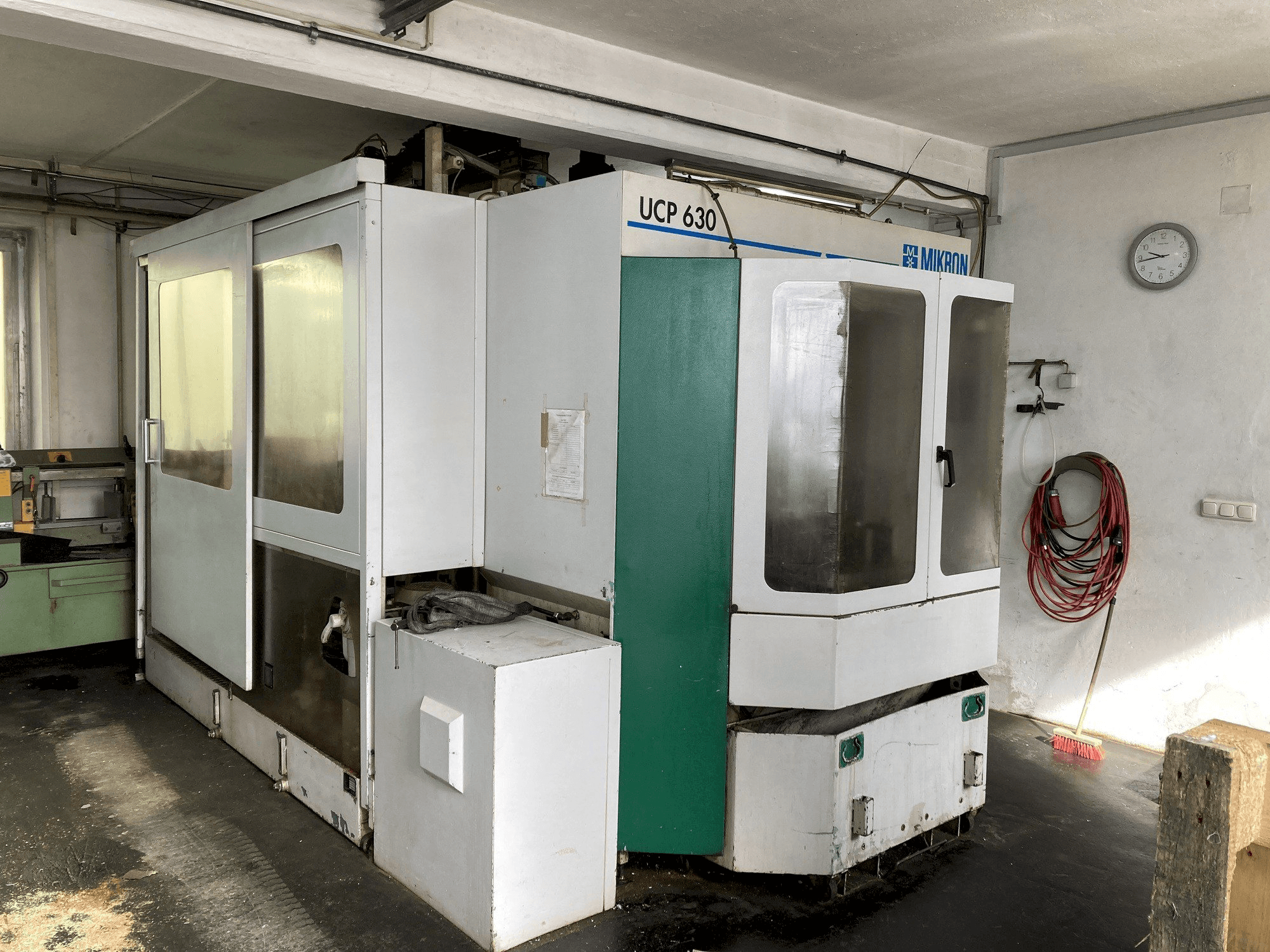 Frontansicht der MIKRON UCP 630 Maschine