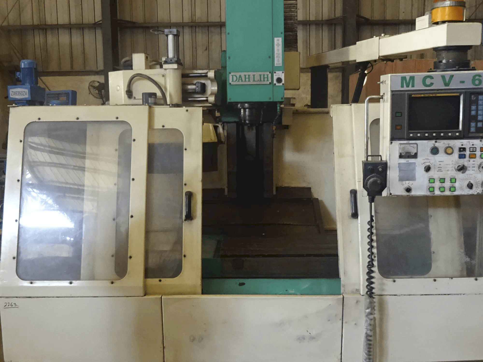 Frontansicht der DAH LIH DL-MCV 610 Maschine