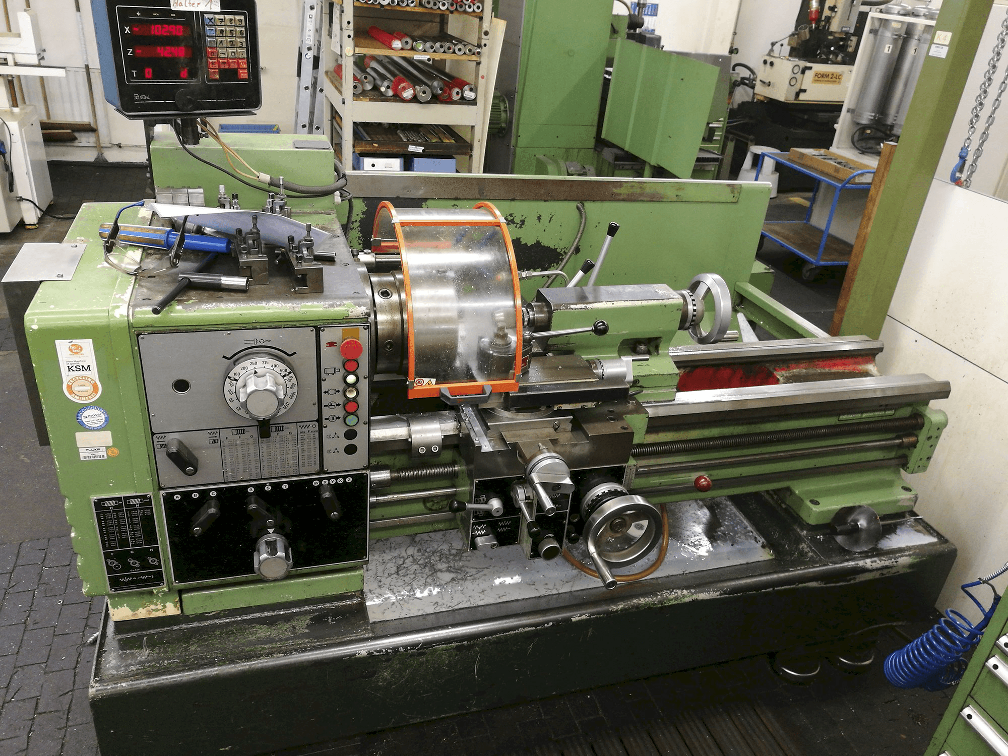 Frontansicht der Harrison M400 Maschine