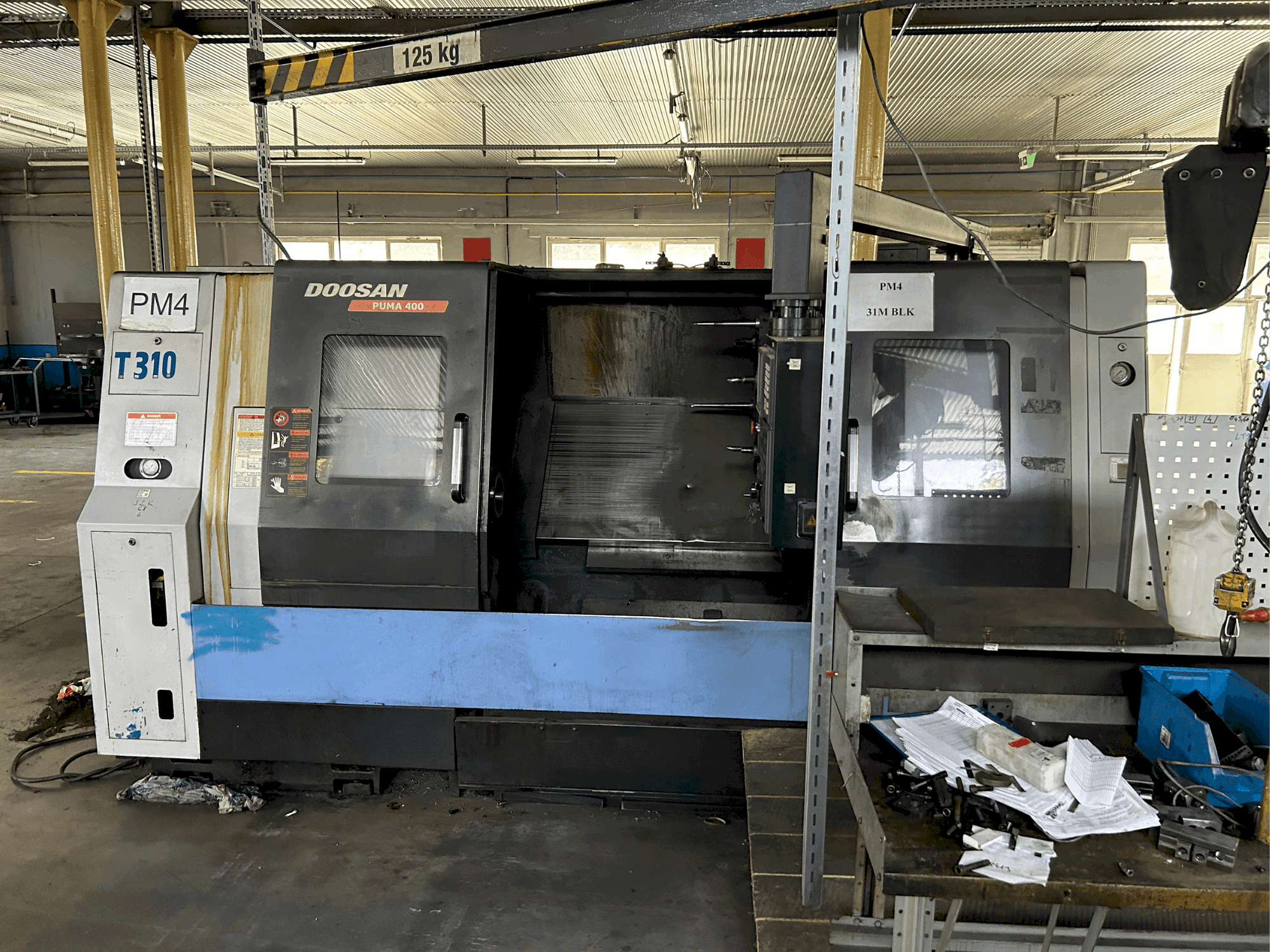 Frontansicht der DOOSAN puma 400 B Maschine