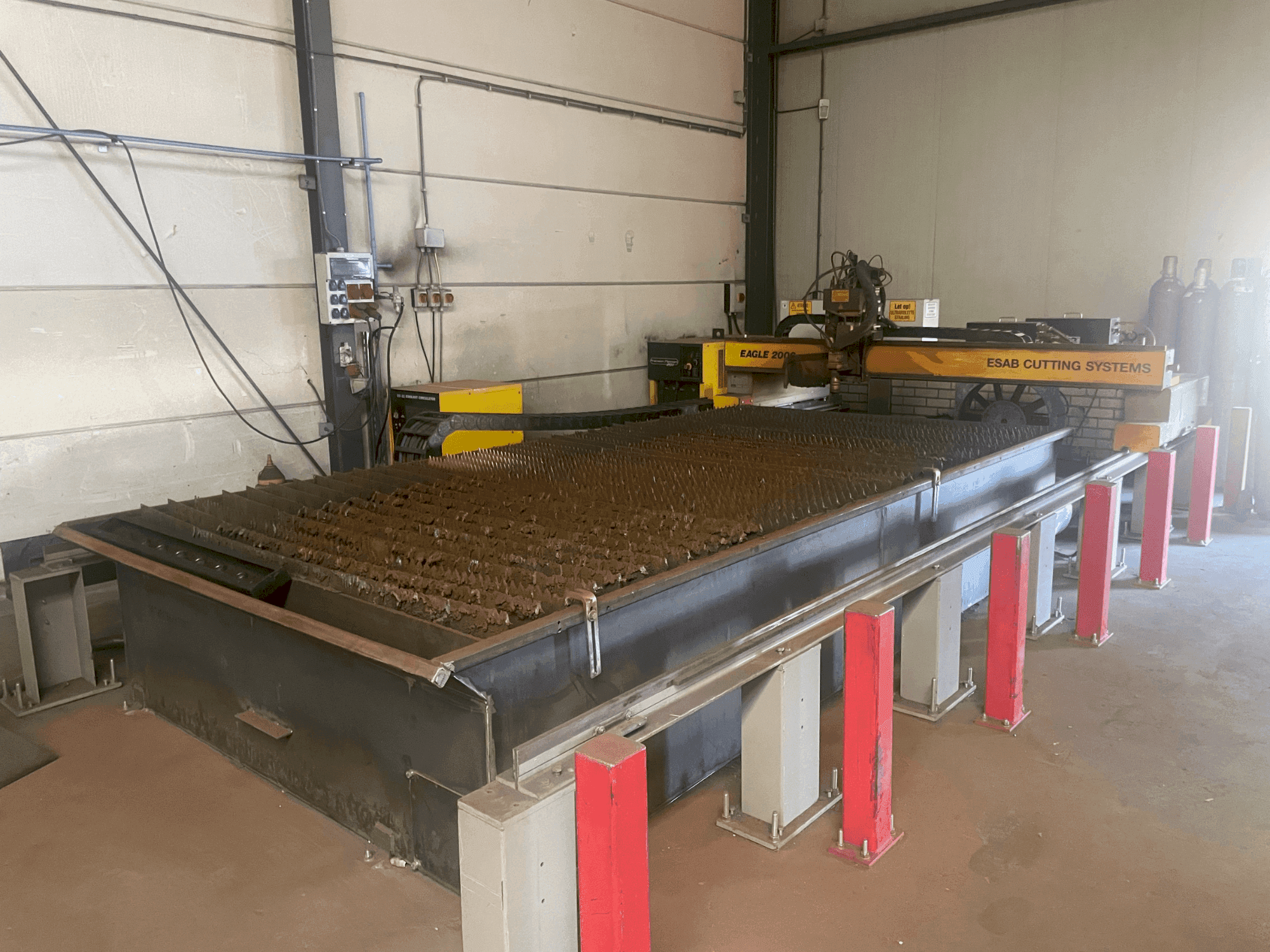 Frontansicht der ESAB EAGLE 2000 Maschine