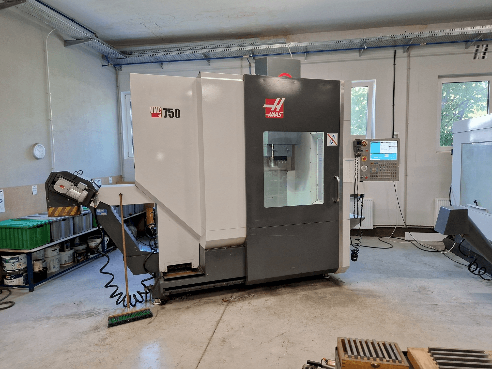 Frontansicht der HAAS UMC-750 Maschine