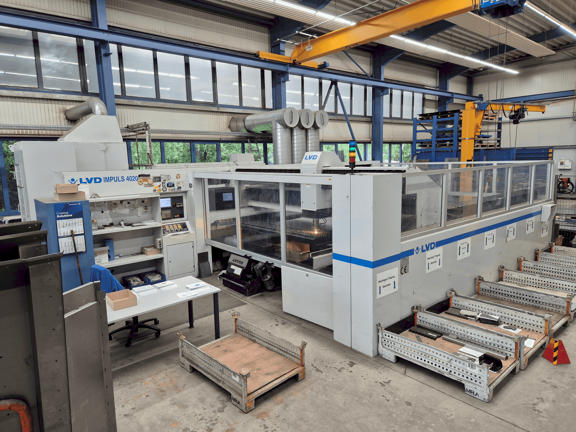 Frontansicht der LVD Impuls 4020 Maschine