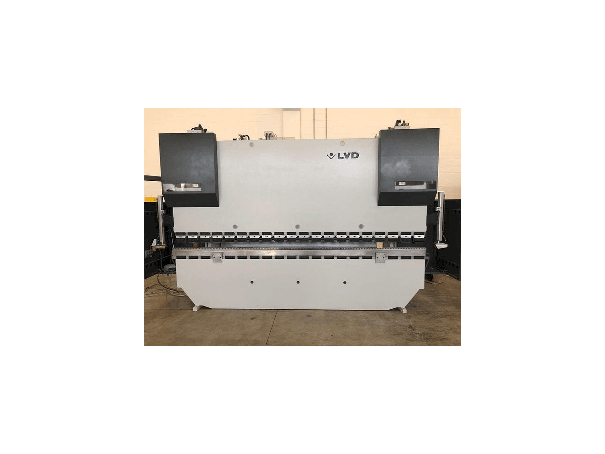 Frontansicht der LVD PPEB 170/40 Maschine