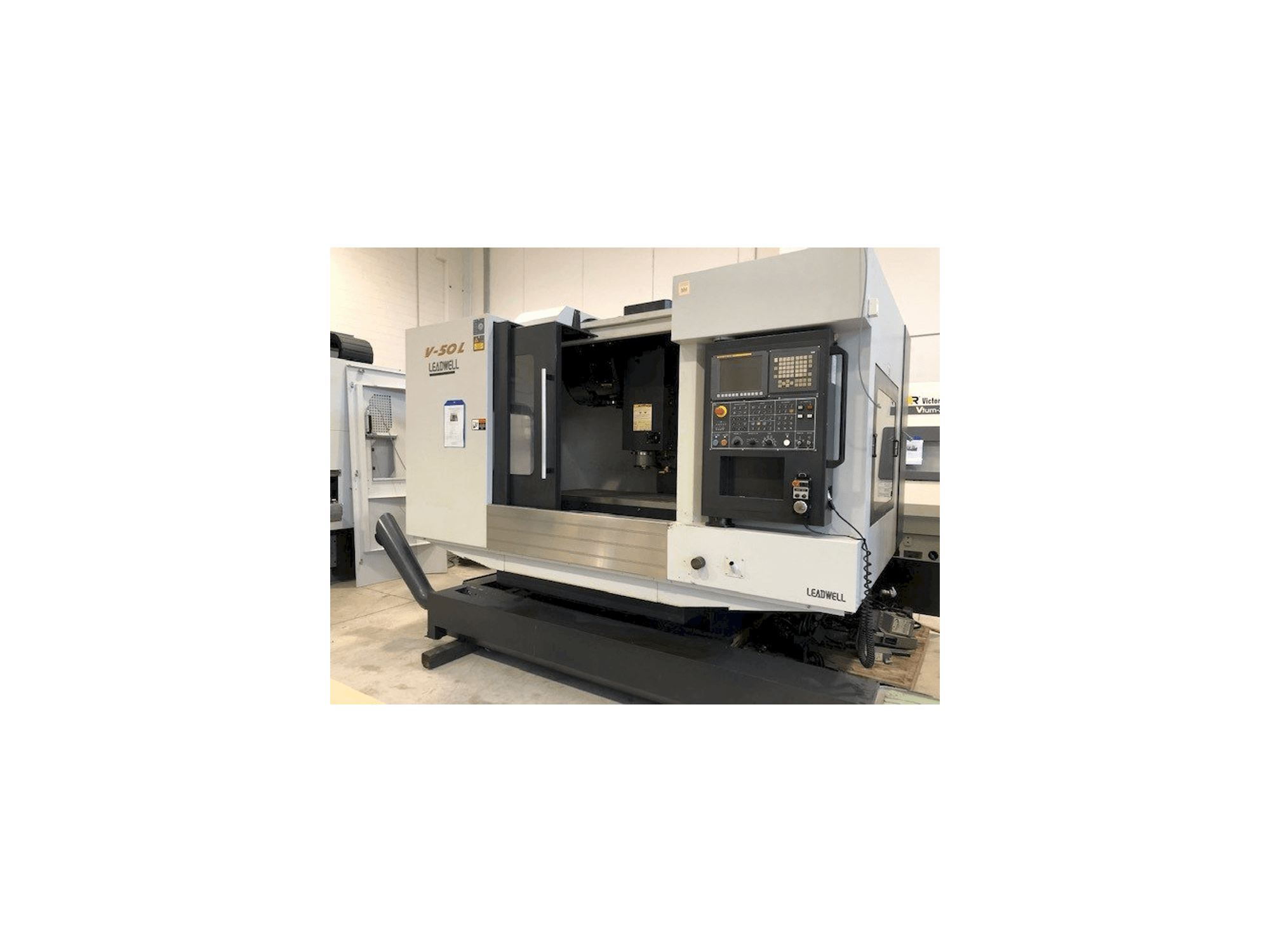 Frontansicht der Leadwell V50L Maschine