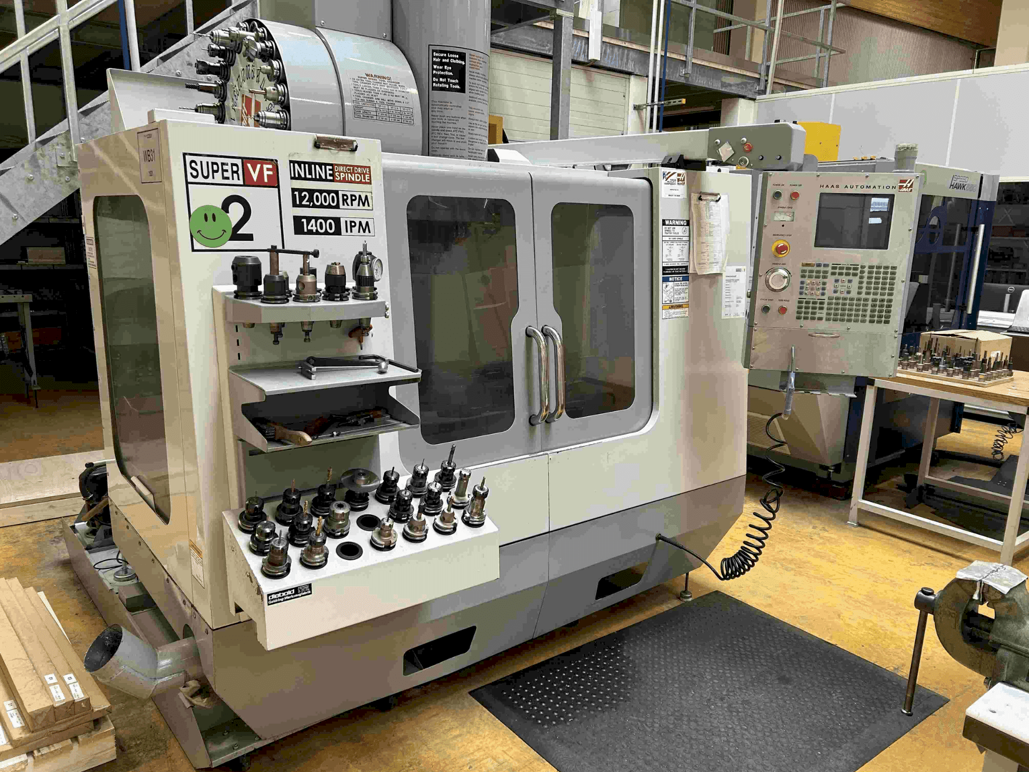 Frontansicht der HAAS VF-2SSHE Maschine