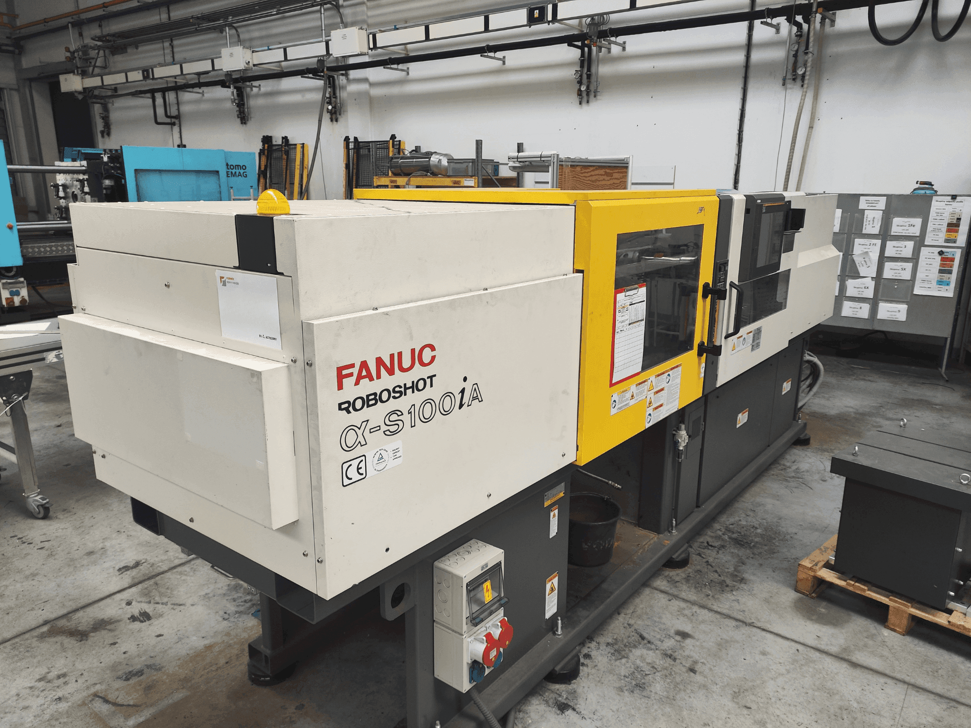 Frontansicht der FANUC α-S100A Maschine