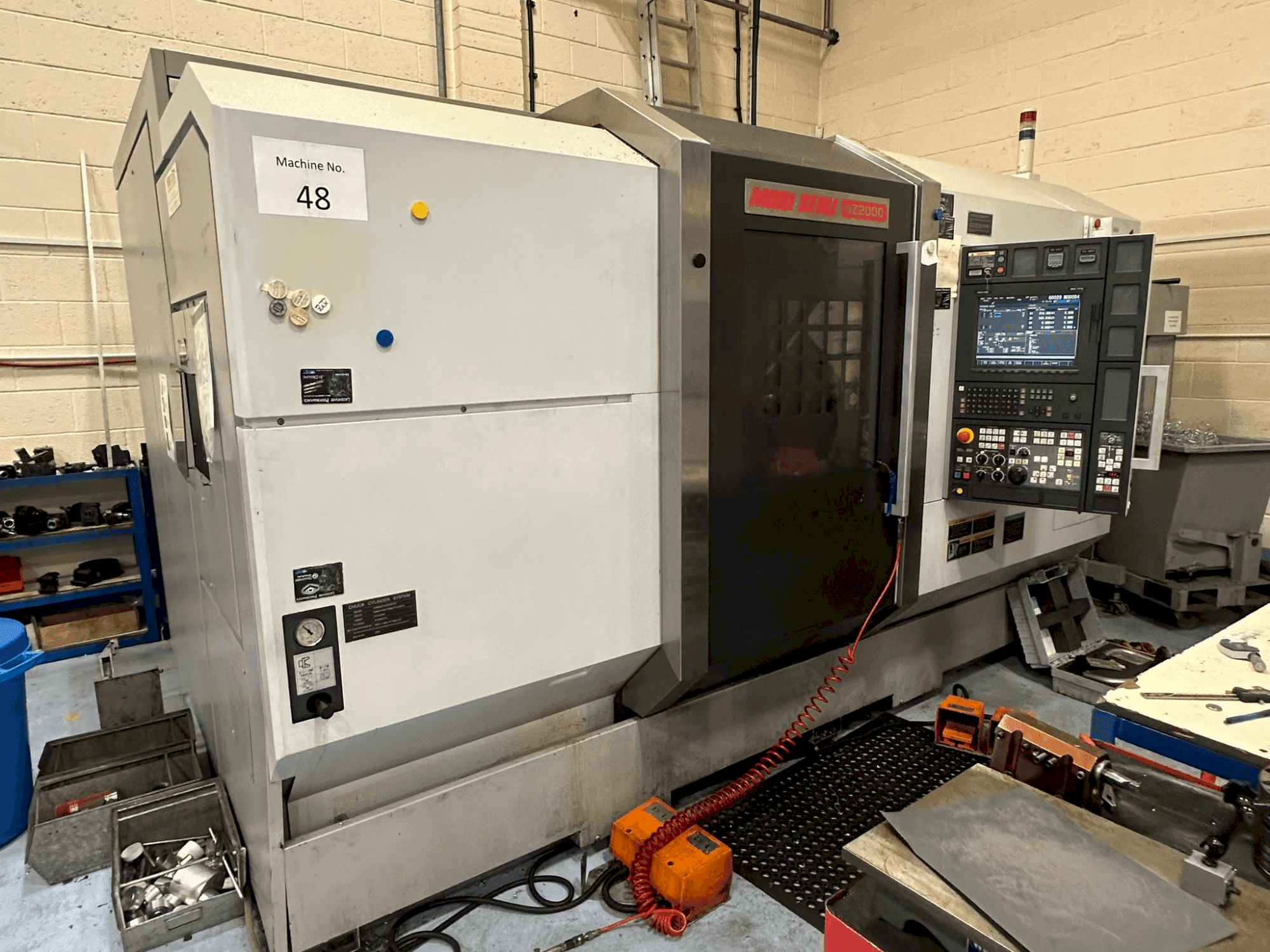 Frontansicht der MORI SEIKI NZ2000 Maschine