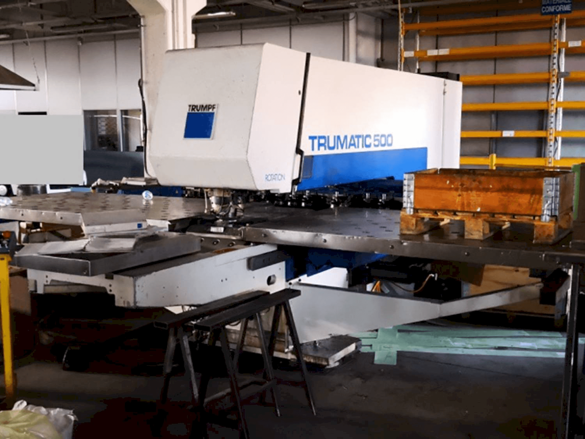 Frontansicht der Trumpf Trumatic 500R Maschine